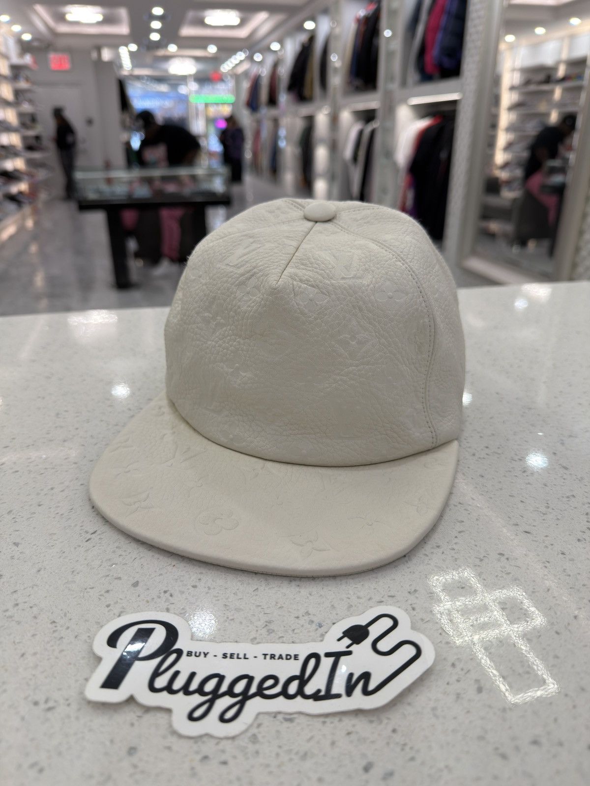 Louis Vuitton Louis Vuitton White Taurillon Monogram Hat Size ONE SIZE - 1 Thumbnail