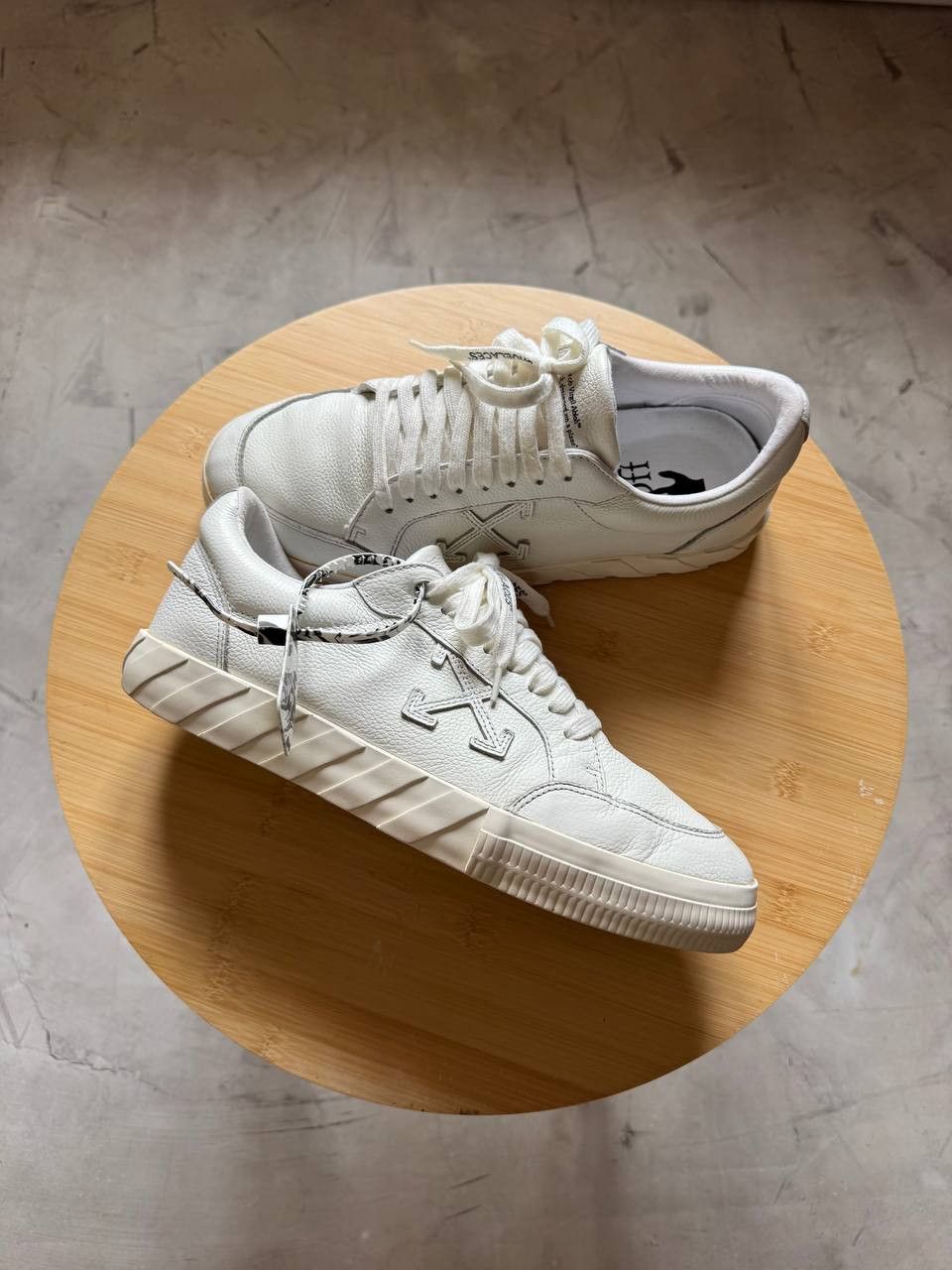 Off-White Off-white vulk low top leather sneakers Size US 10.5 / EU 43-44 - 1 Thumbnail