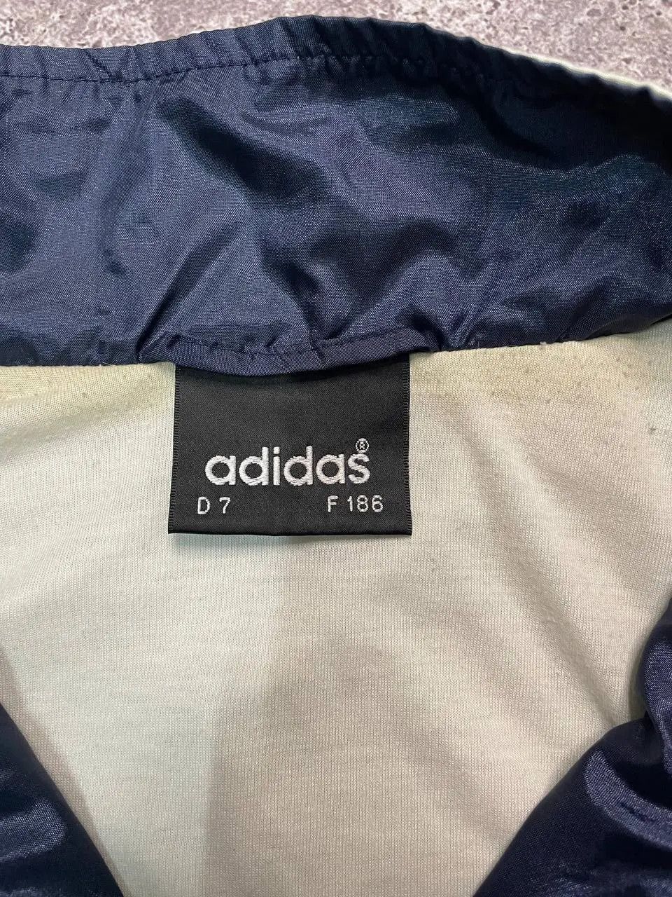Adidas Adidas Vintage Windbreaker Coats Jackets Large Size US L / EU 52-54 / 3 - 4 Thumbnail