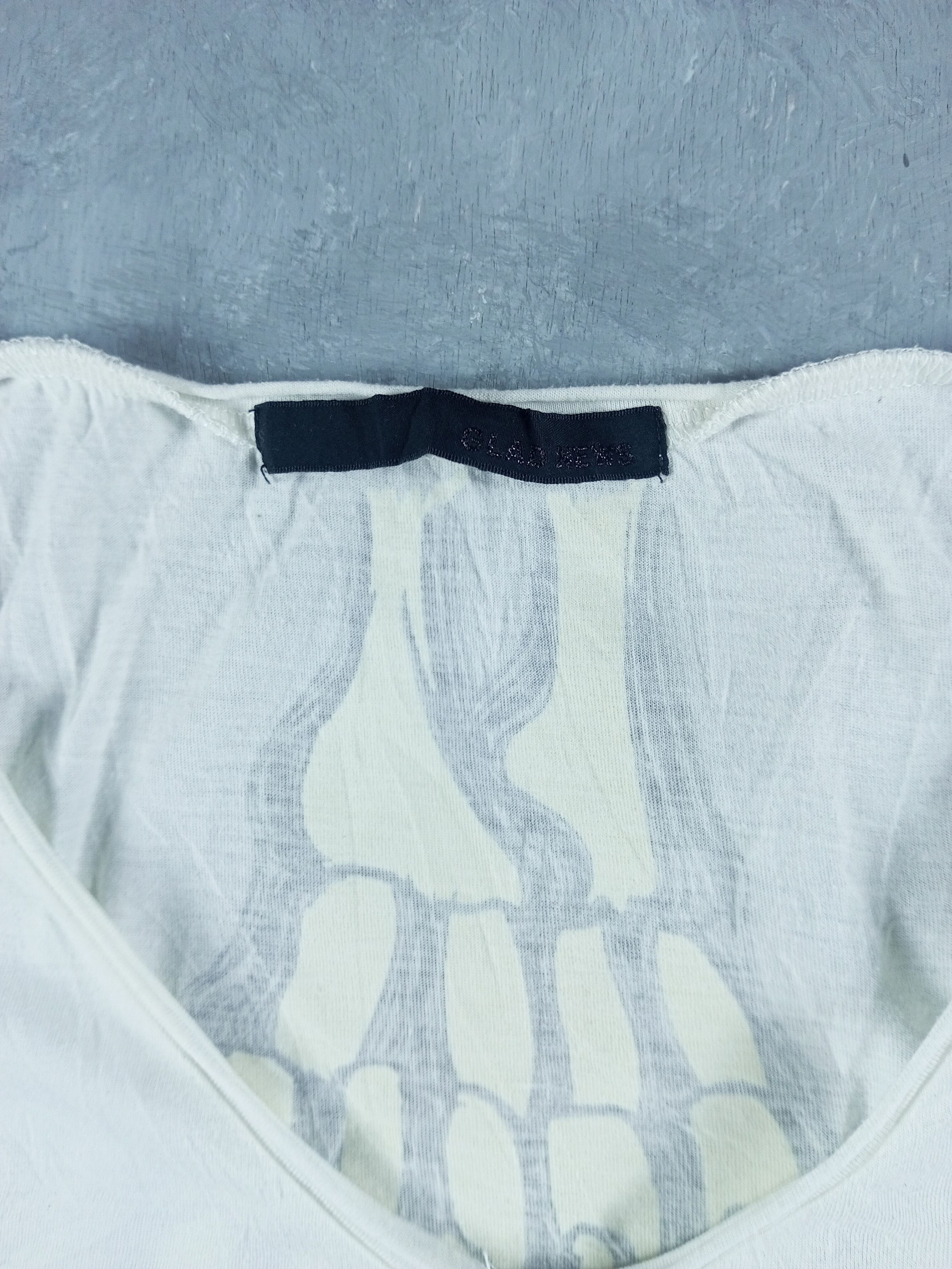 If Six Was Nine 2000s Asimetris Glad News Vneck Vkei Style T-shirt Size XS / US 0-2 / IT 36-38 - 5 Thumbnail