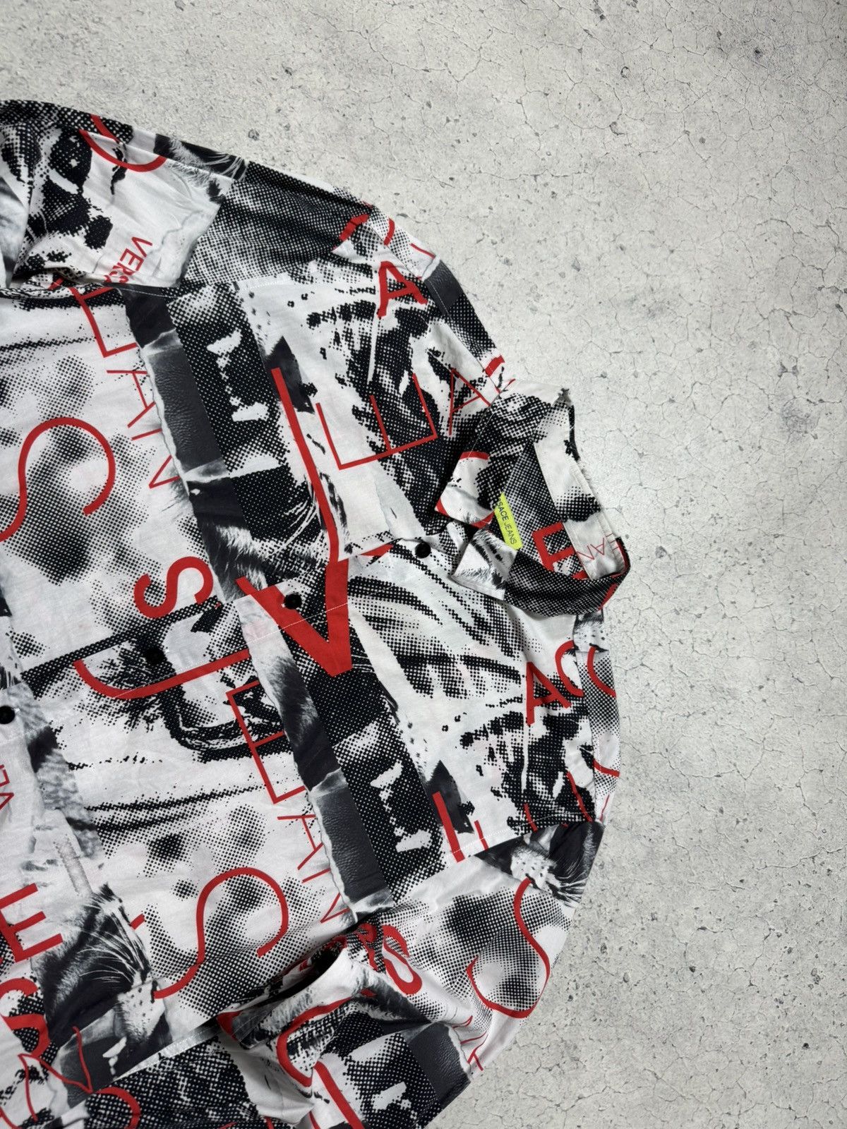 Versace Jeans Couture Versace Jeans Monogram Overprint Button Up Shirt Size L Size US L / EU 52-54 / 3 - 5 Thumbnail