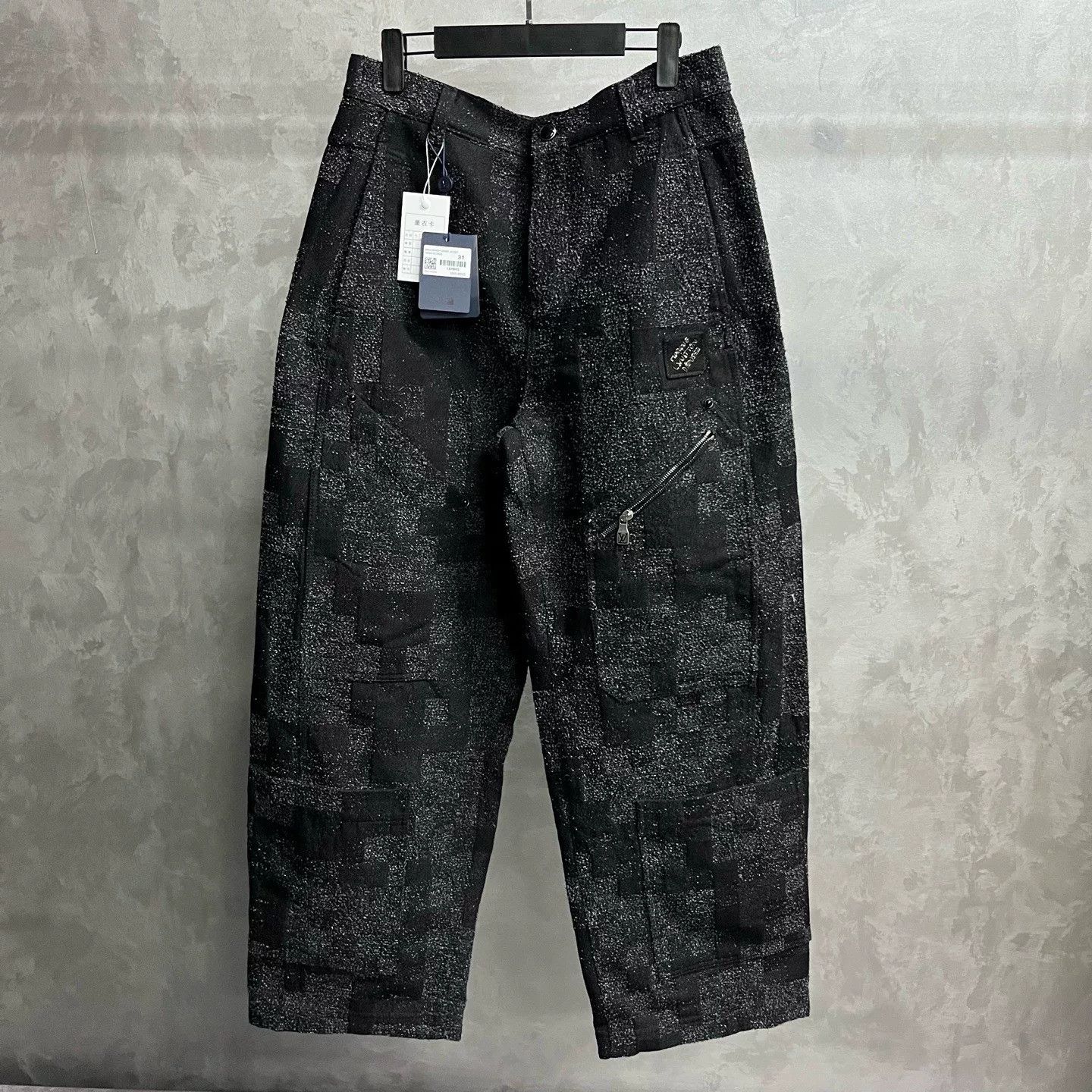 Louis Vuitton Louis Vuitton 25 Black Pearl Rivet Jeans Size US 31 - 1 Thumbnail