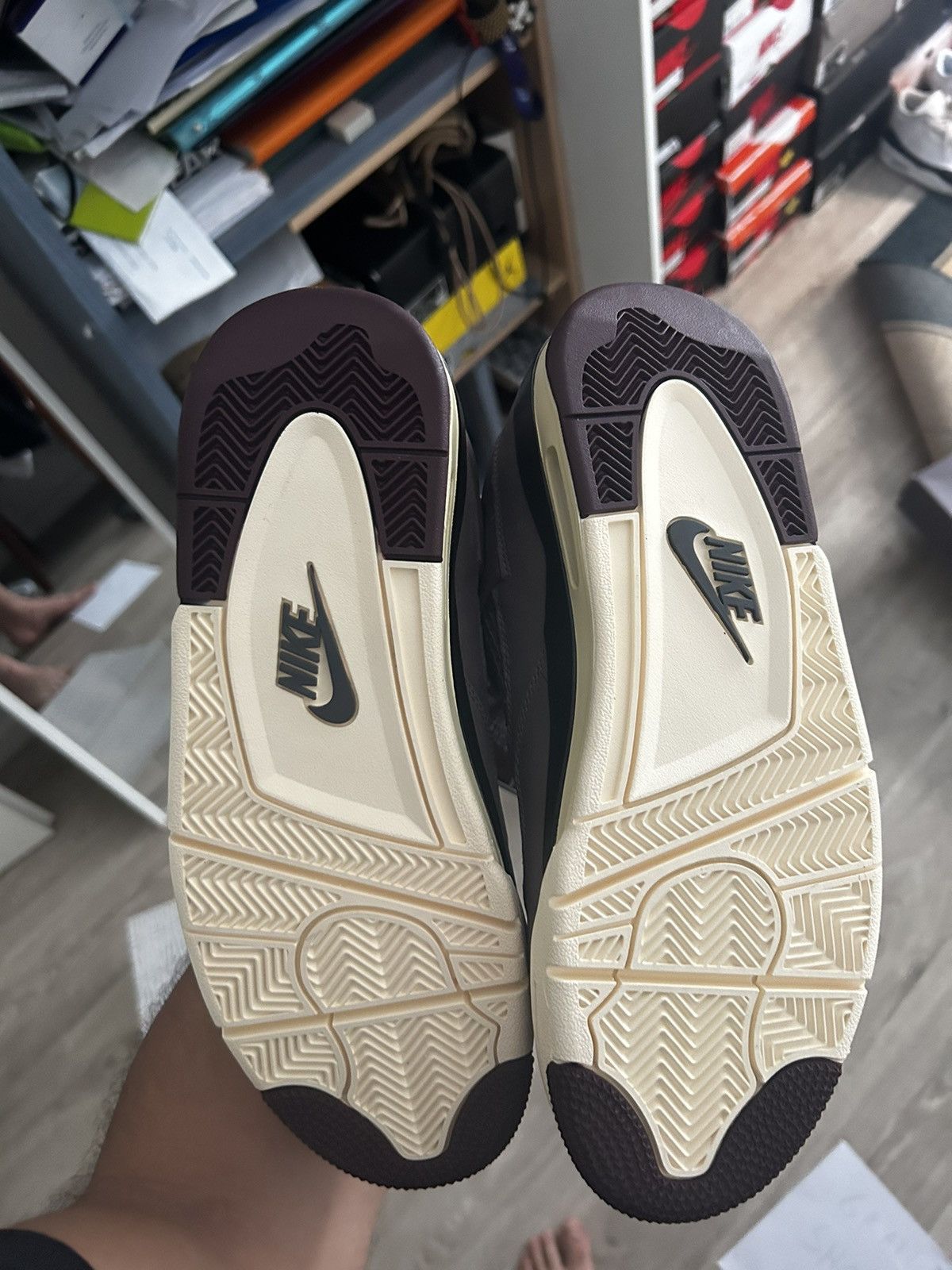 A Ma Maniere × Nike Jordan 4 Retro SP x À Ma Manière Size US 9 / EU 42 - 9 Thumbnail