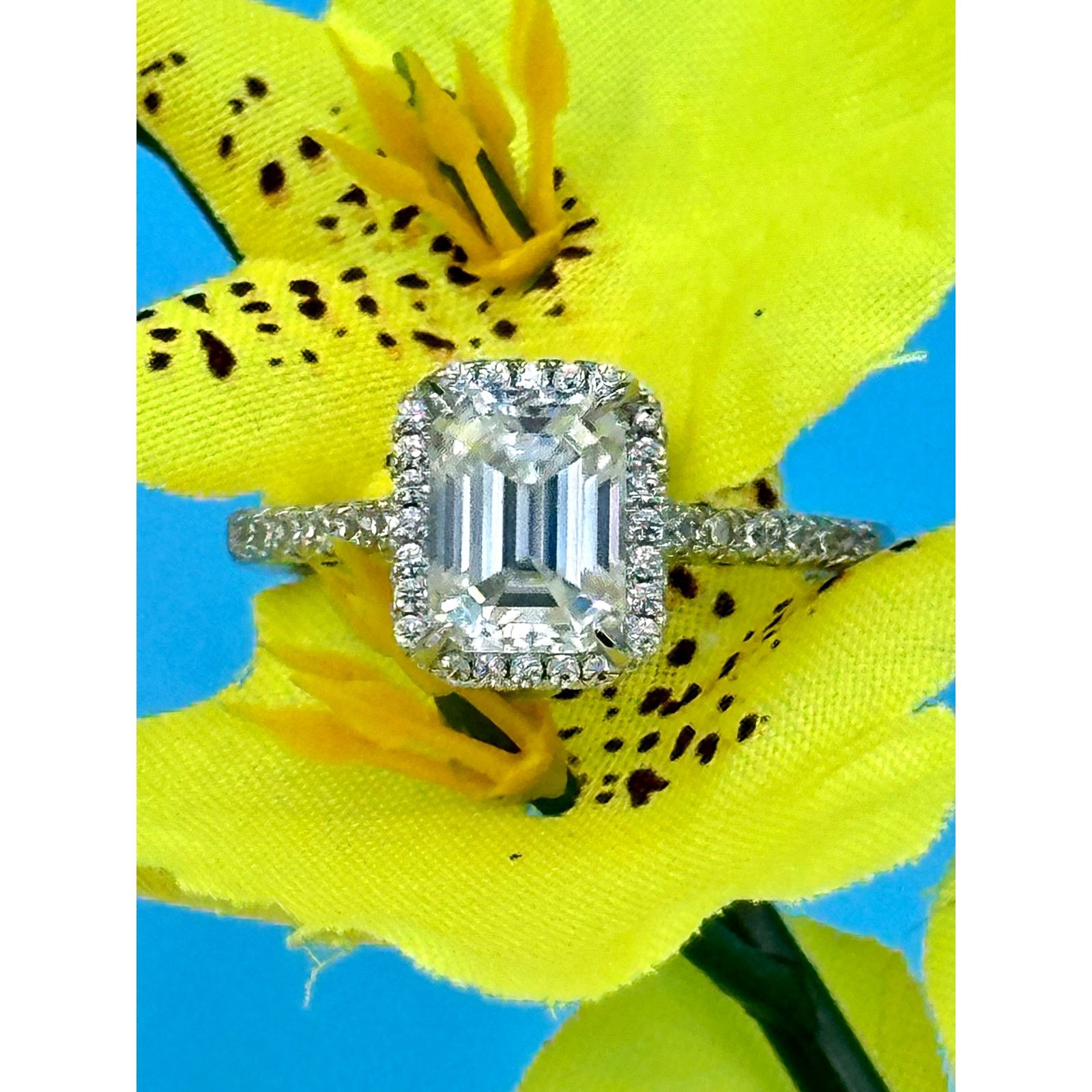 Other 2 carat Moissanite Triangular Cut Ring Moissanite Accent 7 Size ONE SIZE - 5 Thumbnail