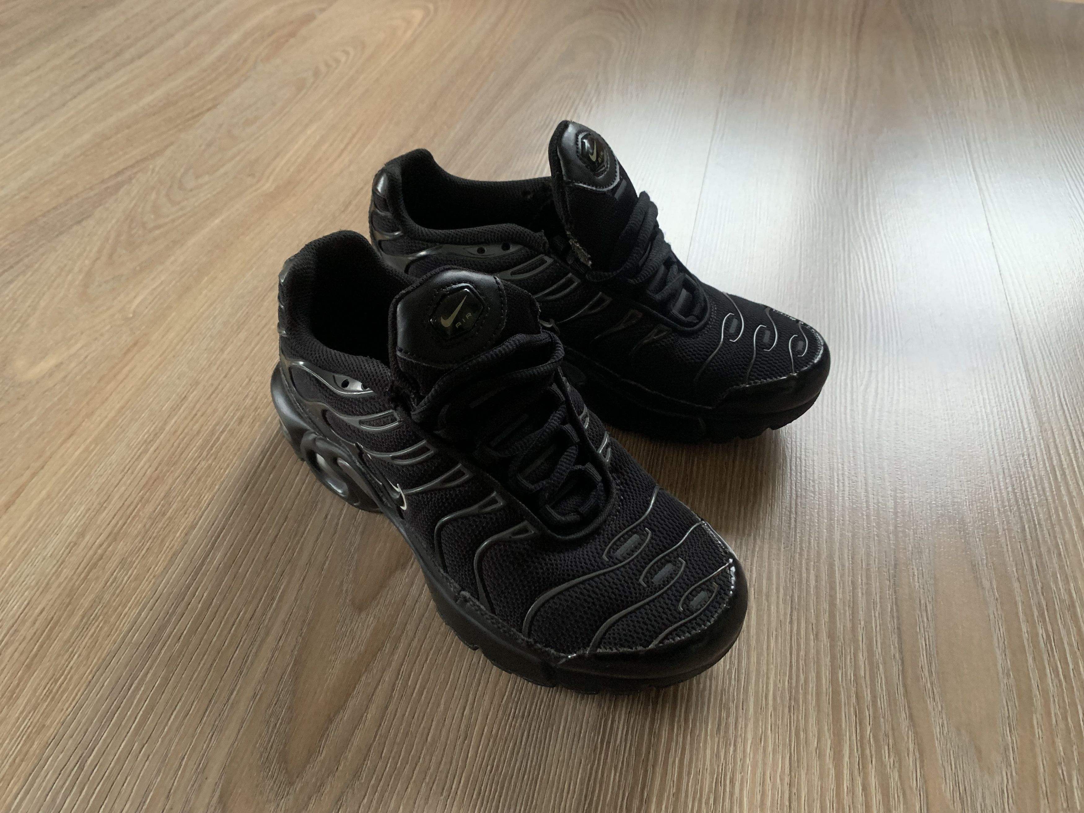 Nike Black Nike Air Max TN Plus Size US 5 / EU 37 - 8 Thumbnail
