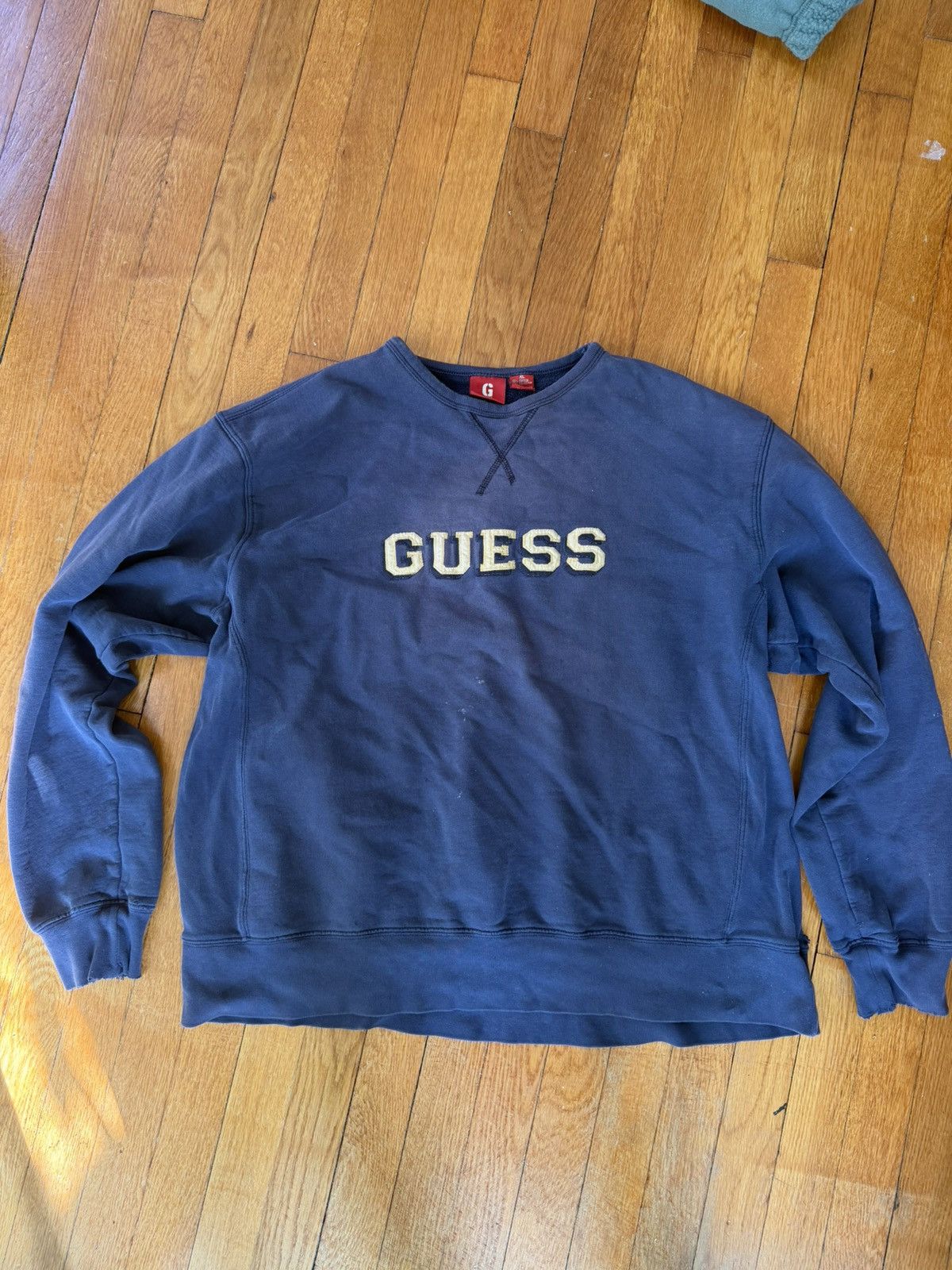 Guess Vintage Distressed Guess Crewneck Size US L / EU 52-54 / 3 - 1 Thumbnail