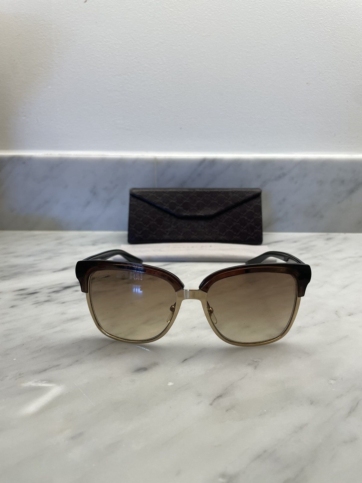 Pre-owned Gucci Gg 4246 Sunglasses With Leather Monogram Case In Brown