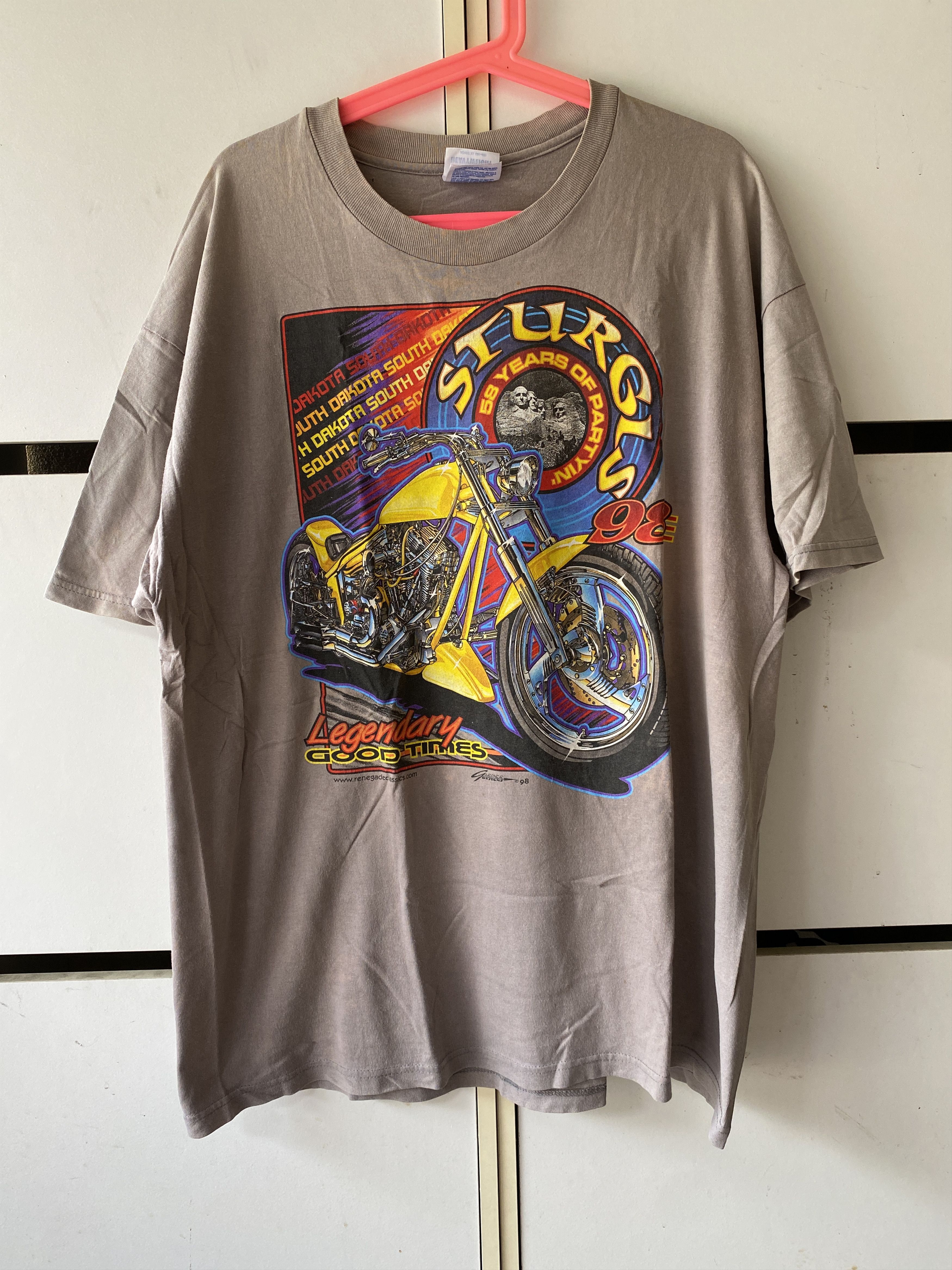 Hanes VINTAGE 90’ STURGLS MOTORCYCLE T SHIRT Size US XL / EU 56 / 4 - 1 Thumbnail
