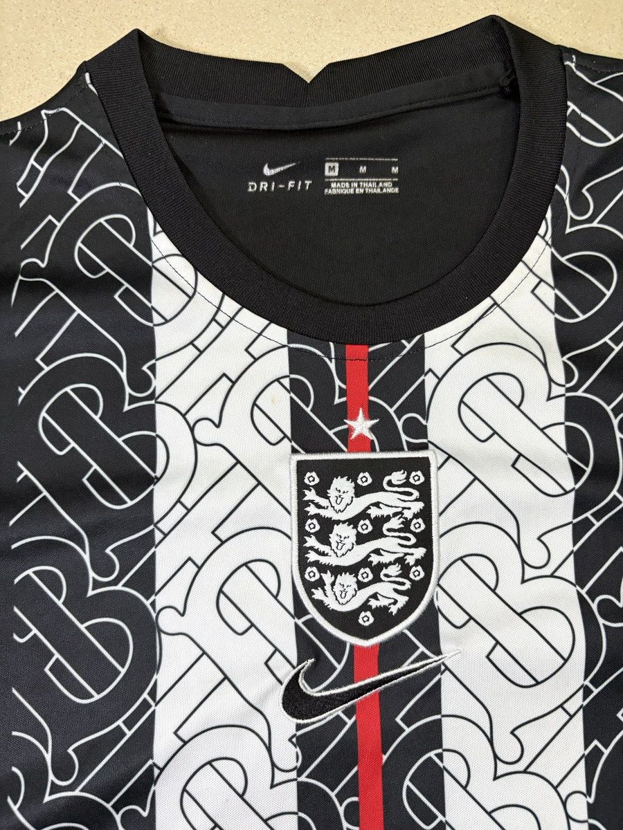 Burberry × Nike Nike England Burberry Concept Kit Size US M / EU 48-50 / 2 - 2 Thumbnail