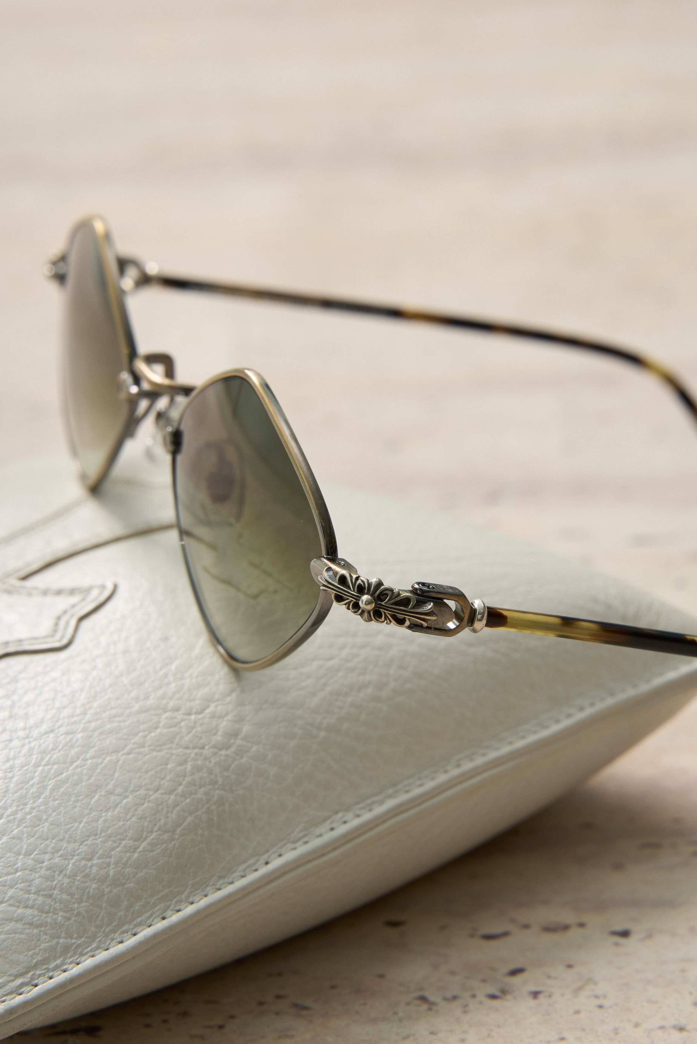 Chrome Hearts CHROME HEARTS DIAMOND DOG SUNGLASSES Size ONE SIZE - 8 Thumbnail