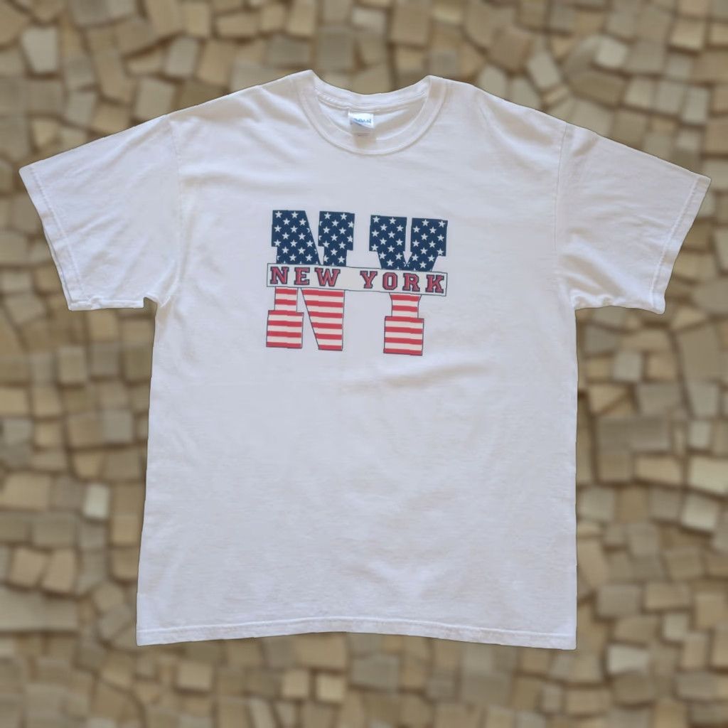 Gildan VINTAGE Gildan NEW YORK FLAG GRAPHIC T SHIRT 100% COTTON WHITE Mens SZ L 90s Y2K Shirt Size US L / EU 52-54 / 3 - 1 Thumbnail