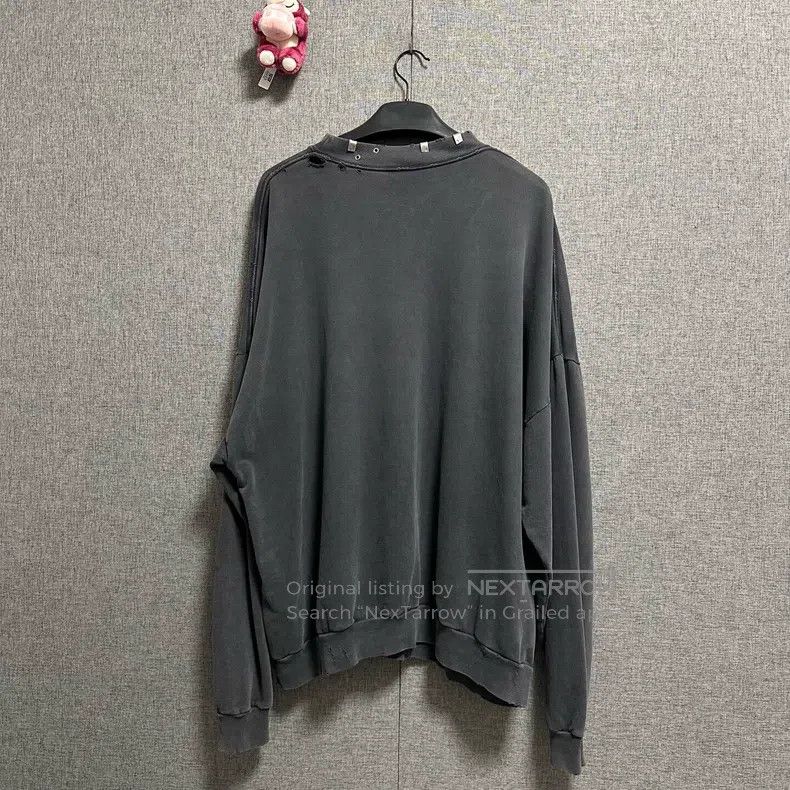 Balenciaga Balenciaga Perforated metal accessory long-sleeve sweater Size US L / EU 52-54 / 3 - 2 Thumbnail