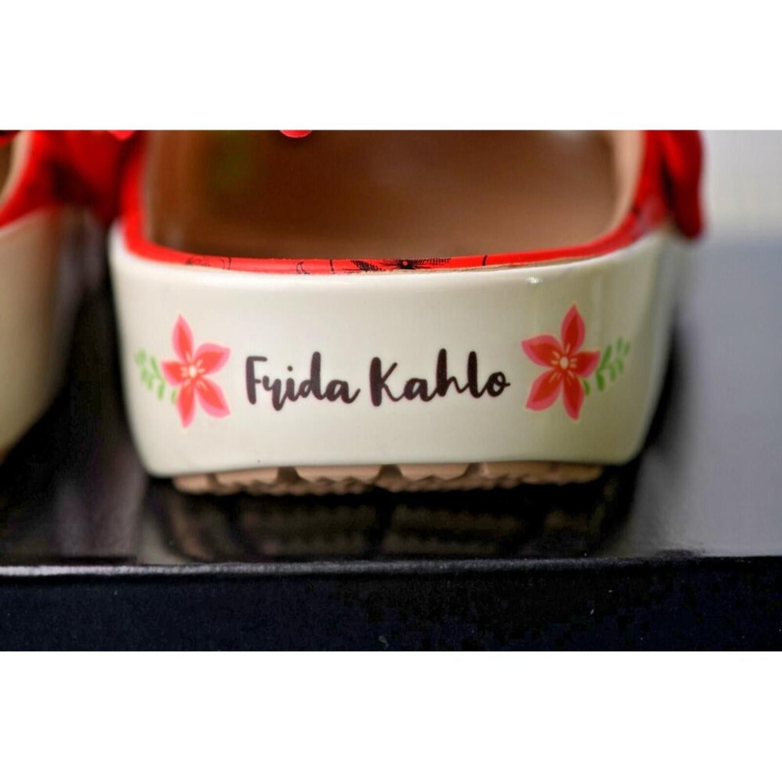 Crocs Crocs Frida Kahlo Classic Clog | 209450-2Y2 Rare size! Size US 5 / IT 35 - 10 Thumbnail