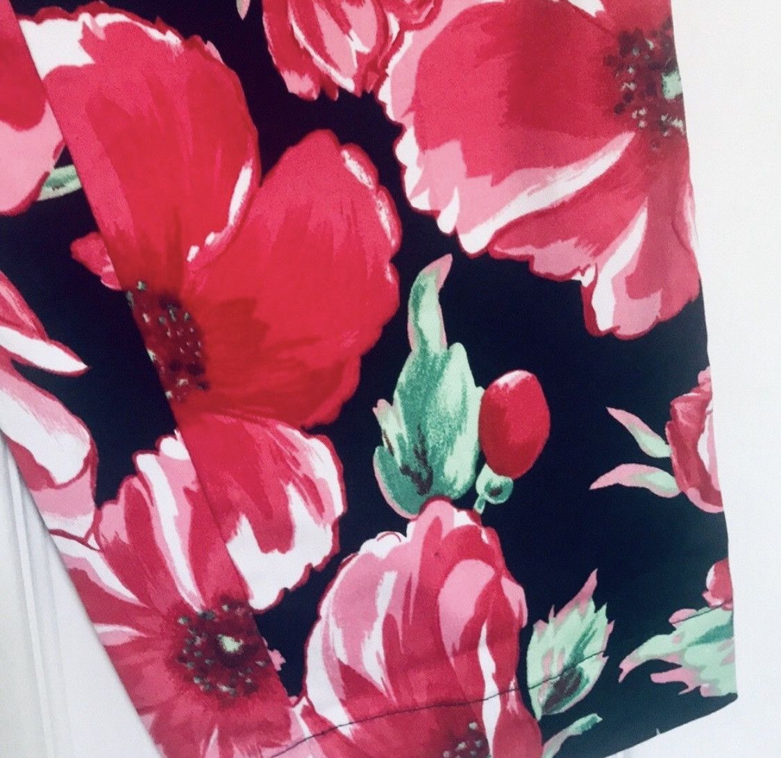St. Johns Bay ST JOHNS BAY FLORAL HIGH RISE CROPPED ANKLE PANTS CAPRIS Size 30" / US 8 / IT 44 - 3 Thumbnail