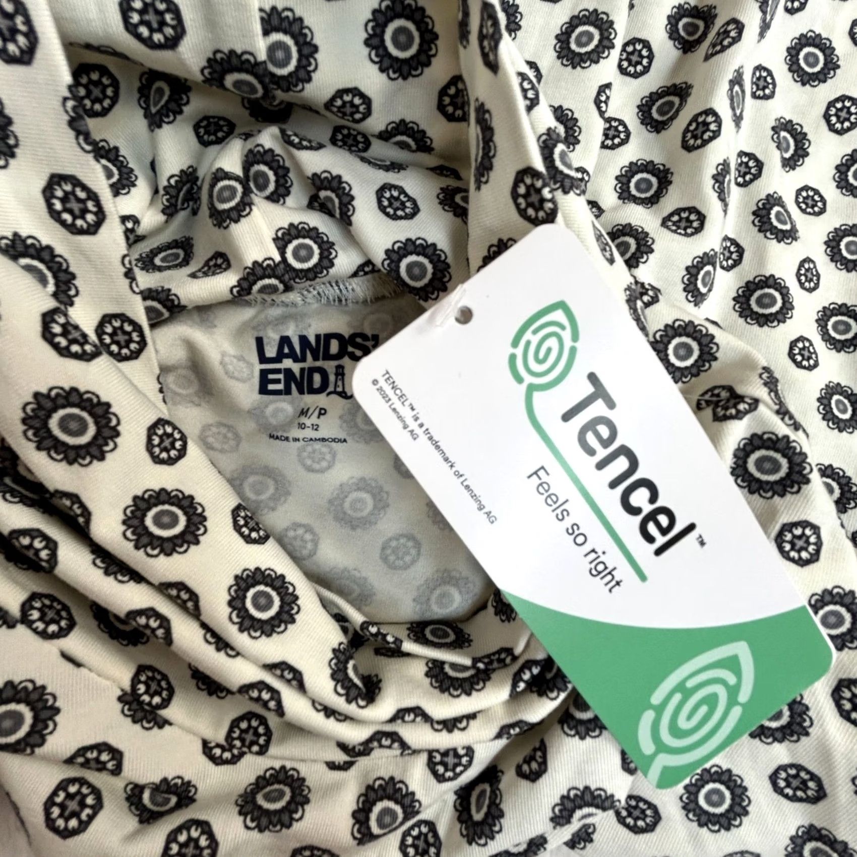 Lands' End Lands' End Womens Floral Long Sleeve Turtleneck Top Medium 10-12 Stretch New Size M / US 6-8 / IT 42-44 - 3 Thumbnail