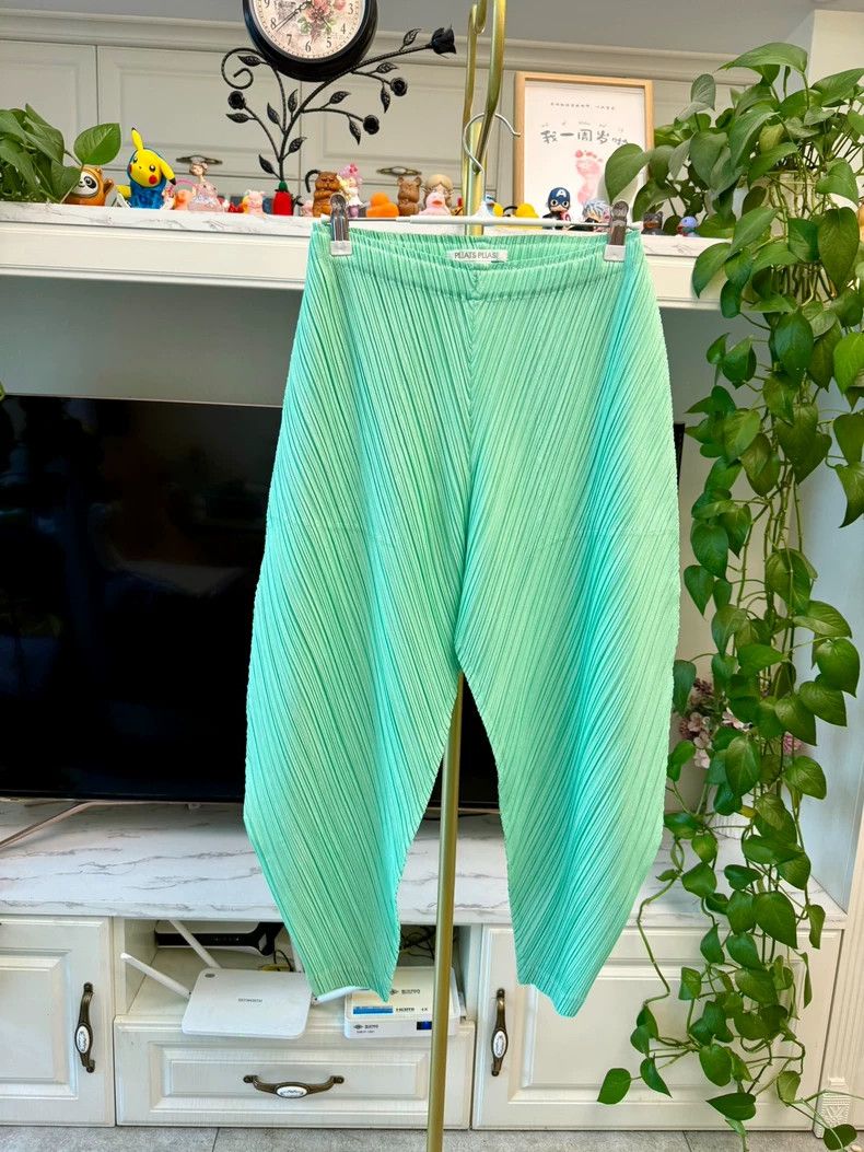 Issey Miyake Issey Miyake size:3 Apple green pleated pants Size 42" / US 20 - 1 Thumbnail