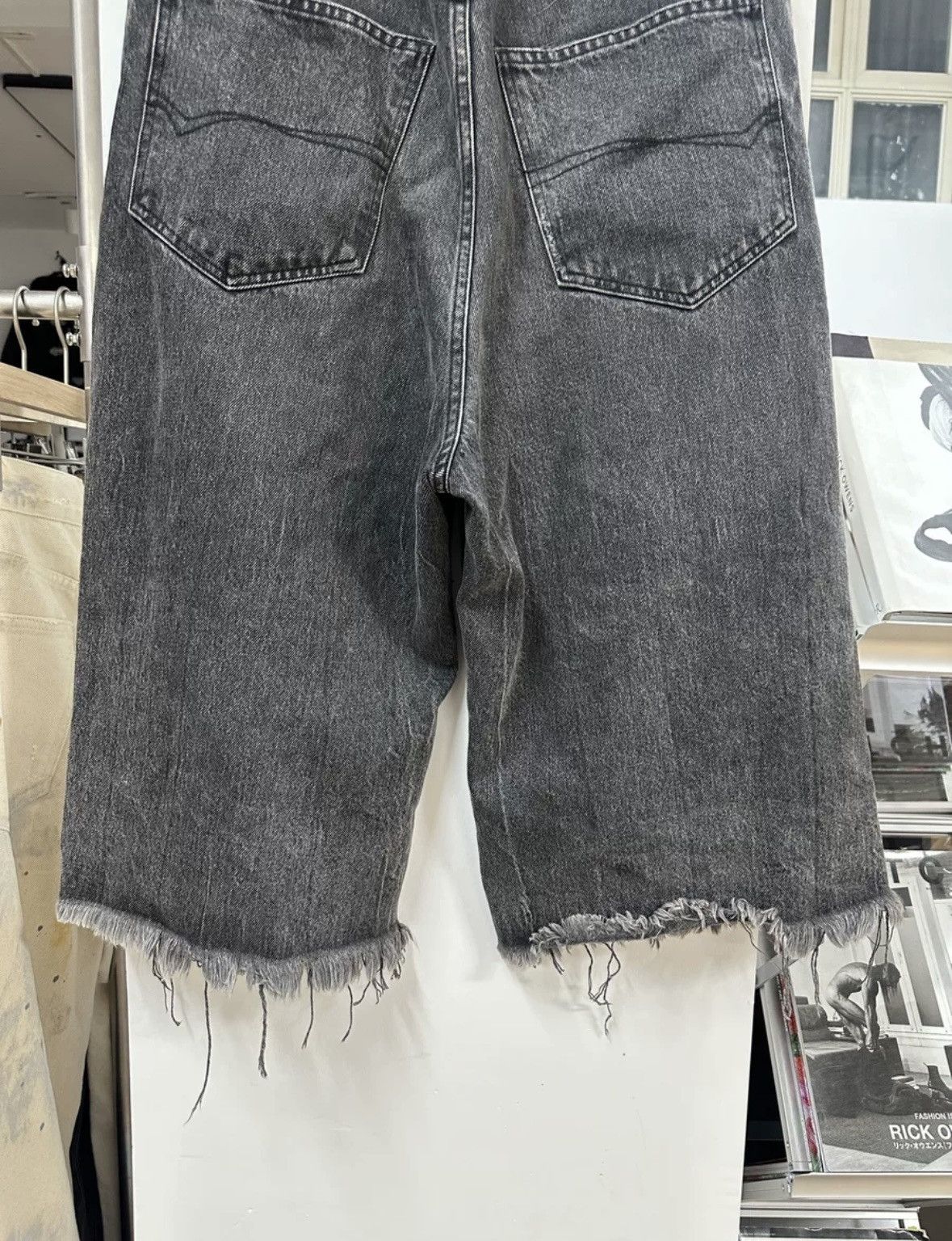 Balenciaga Balenciaga washed denim capri pants Size US 30 / EU 46 - 5 Thumbnail