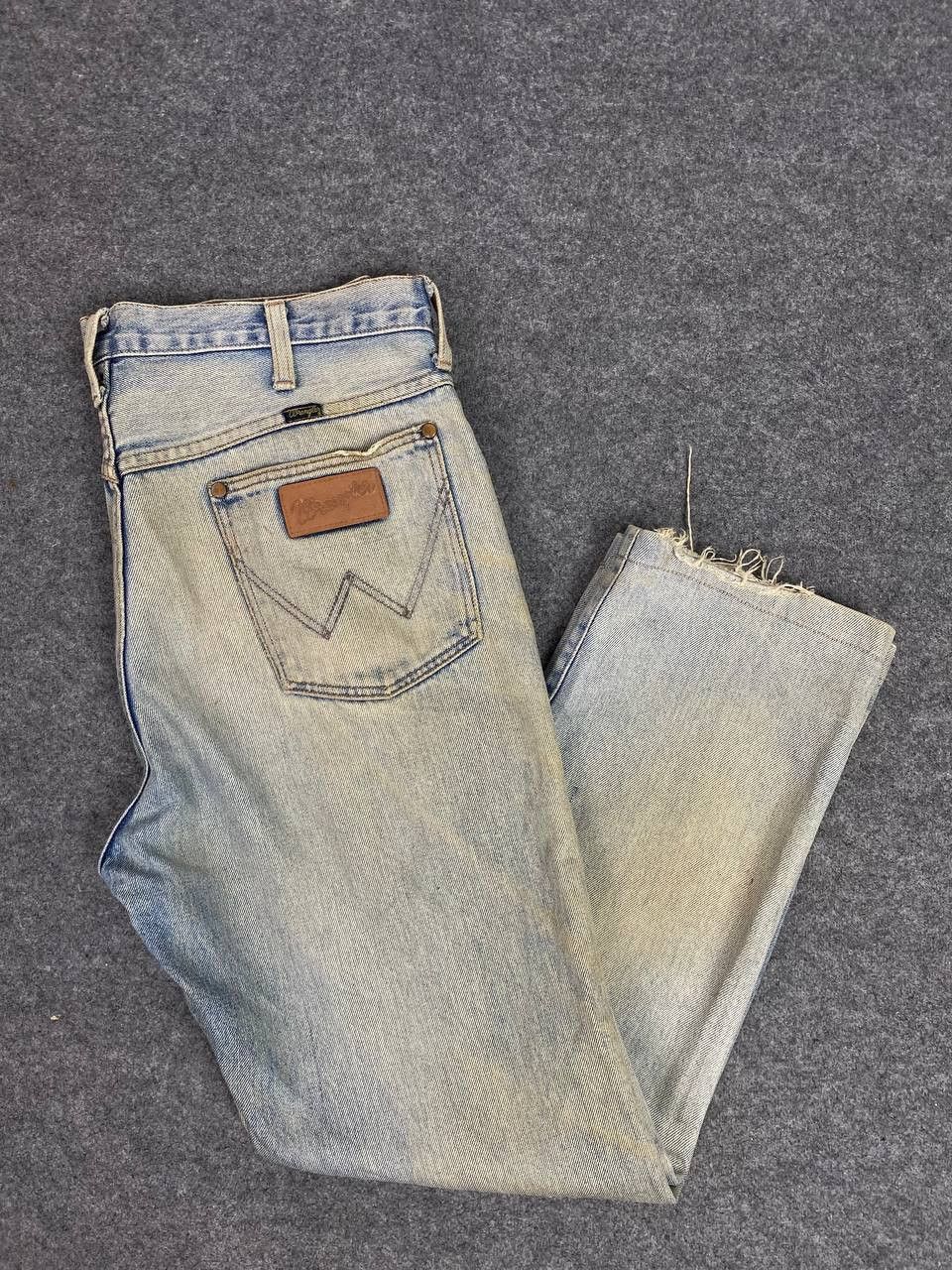 Wrangler vintage wrangler lightwash distressed denim Size US 34 / EU 50 - 1 Thumbnail