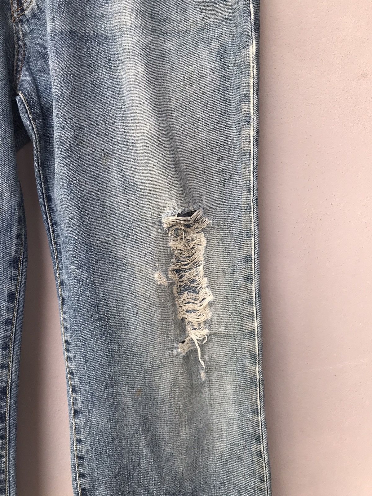 Uniqlo Uniqlo Distressed Denim Size US 35 - 3 Thumbnail