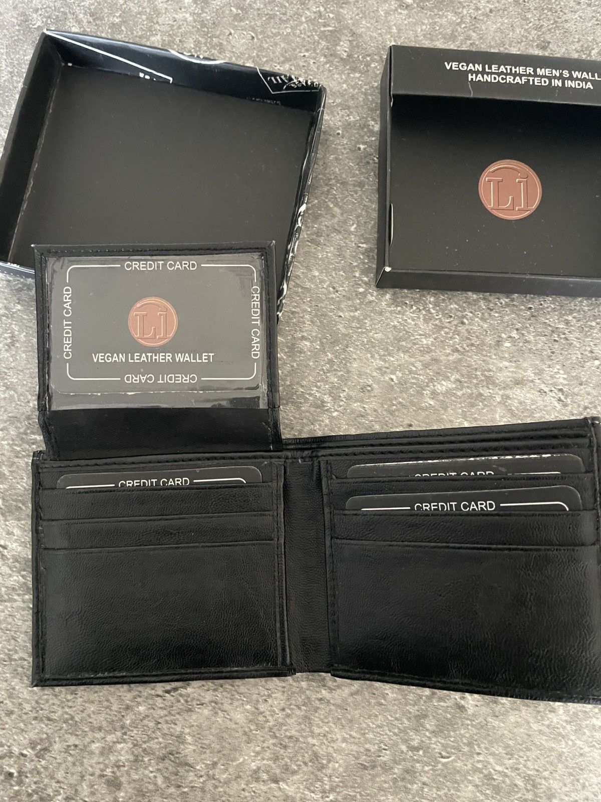 Leather Li Vegan Leather bi fold NWB Size ONE SIZE - 3 Thumbnail