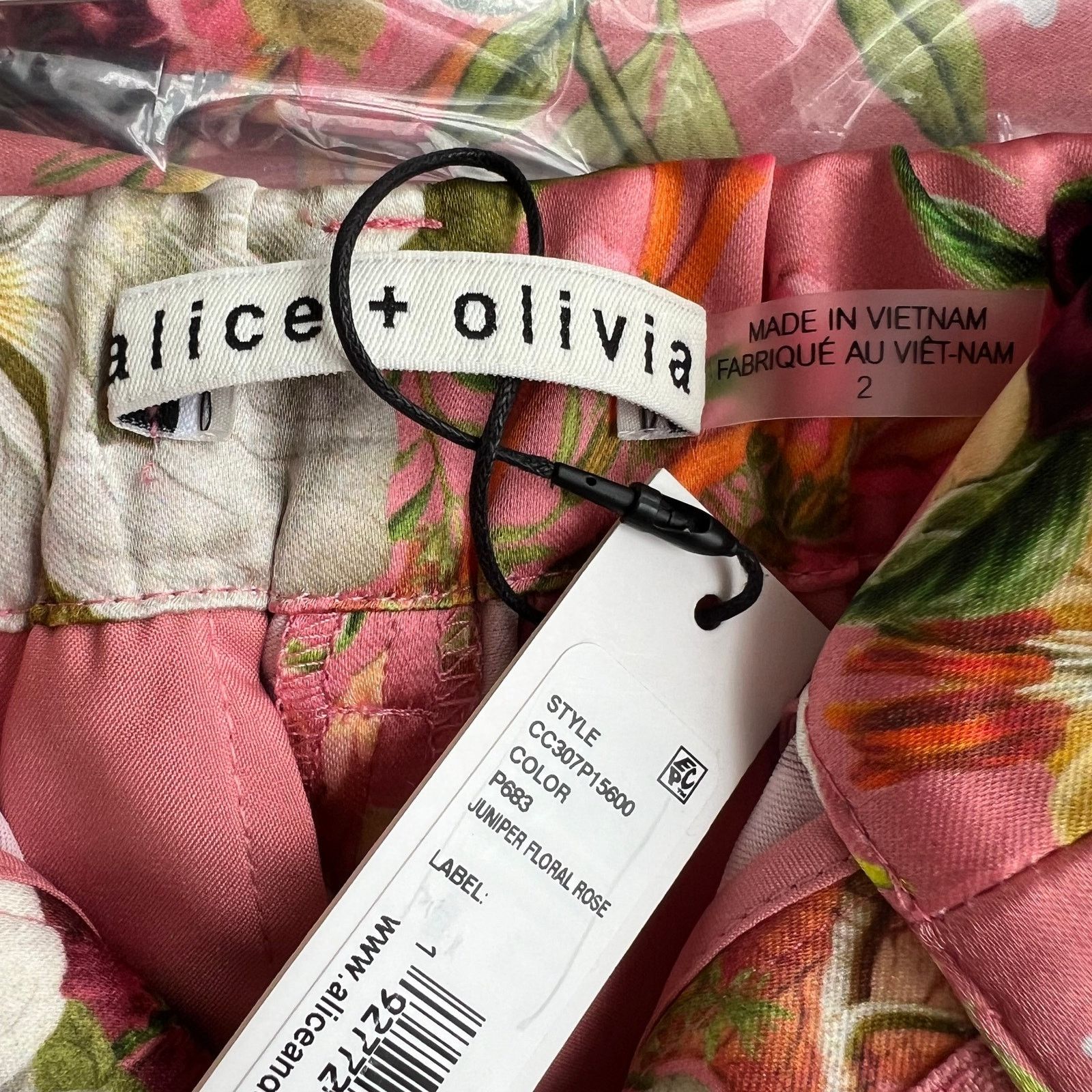 Alice + Olivia ALICE + OLIVIA Floral Rose Blazer,US4 + Shorts Set, US2 Size S / US 4 / IT 40 - 10 Thumbnail
