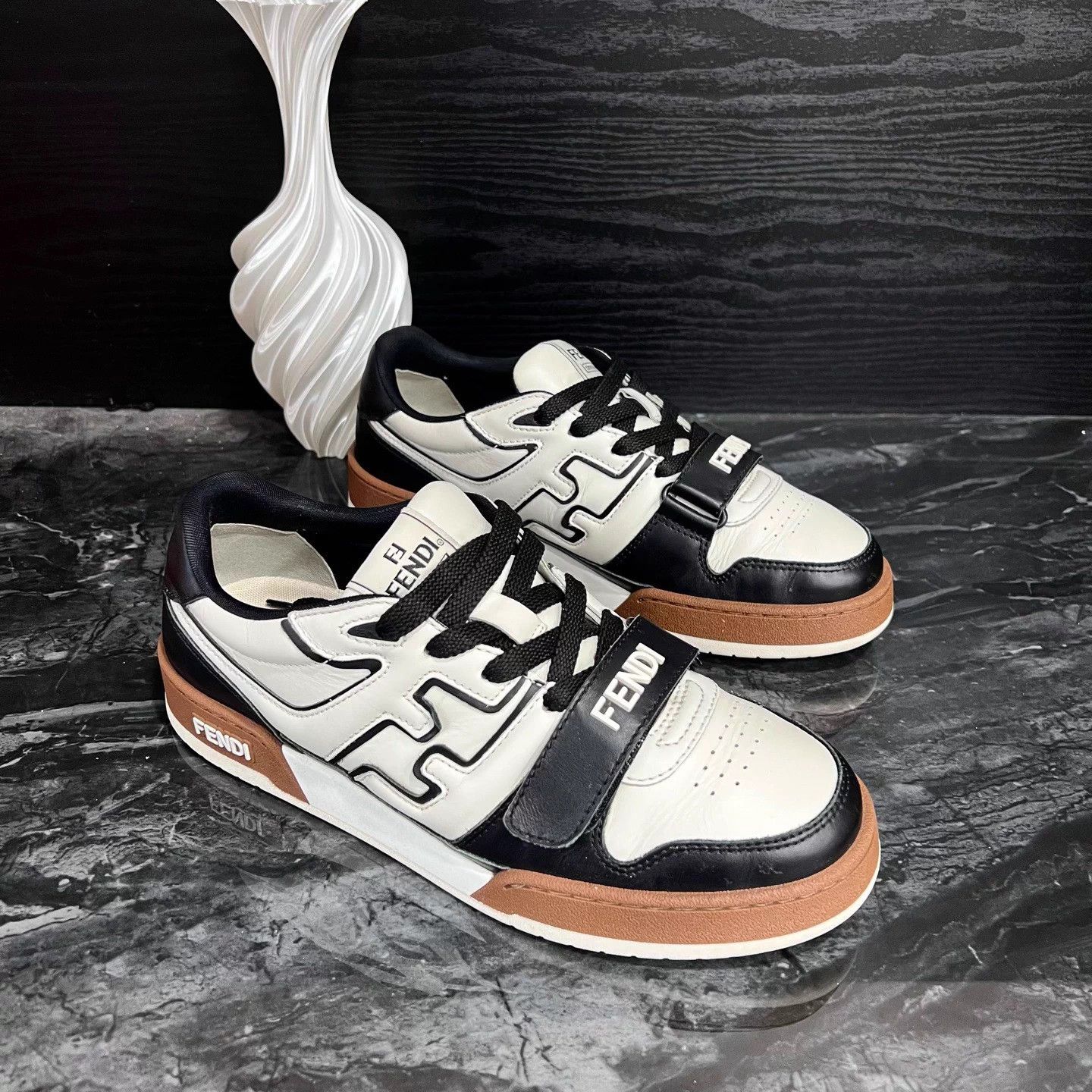 Fendi Fendi 42 black white panda low top sneaker Size US 9 / EU 42 - 3 Thumbnail