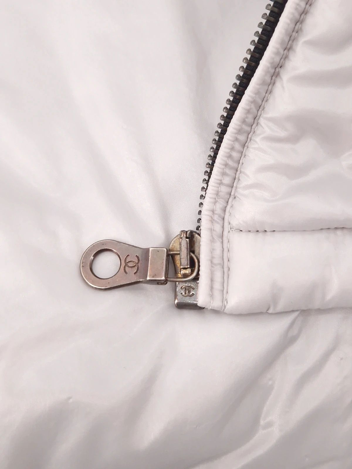 Chanel Chanel Silver Puffer Jacket Size S / US 4 / IT 40 - 6 Thumbnail