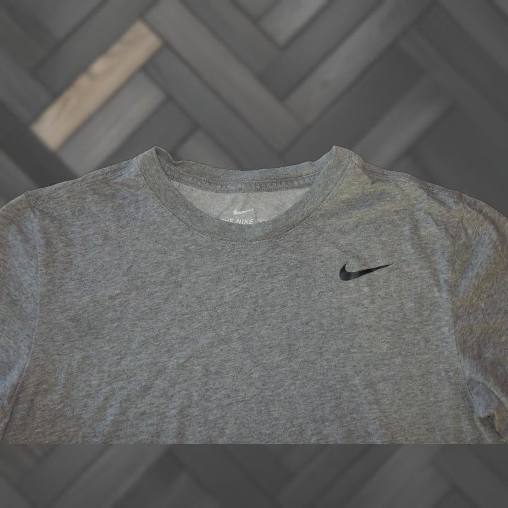 Nike Nike Men's T-Shirt Size Small Gray Activewear Cotton Blend Short Sleeve Size US S / EU 44-46 / 1 - 1 Thumbnail