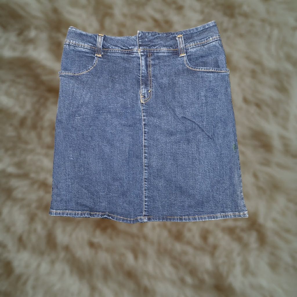 Levi's VINTAGE Levi's Denim Skirt Women 14 Mid Blue 90s Y2K Pockets Knee Length Straight & Pencil Size 36" / US 14 / IT 50 - 1 Thumbnail