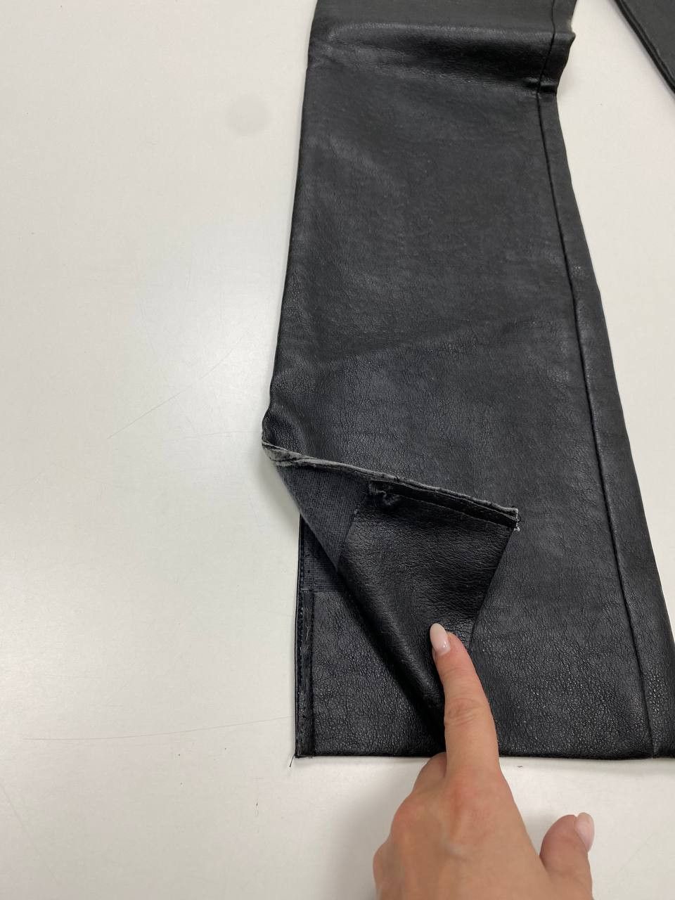 Vintage Black Flared Faux Leather Pants Y2K Women S-M Italy Size 28" / US 6 / IT 42 - 4 Thumbnail