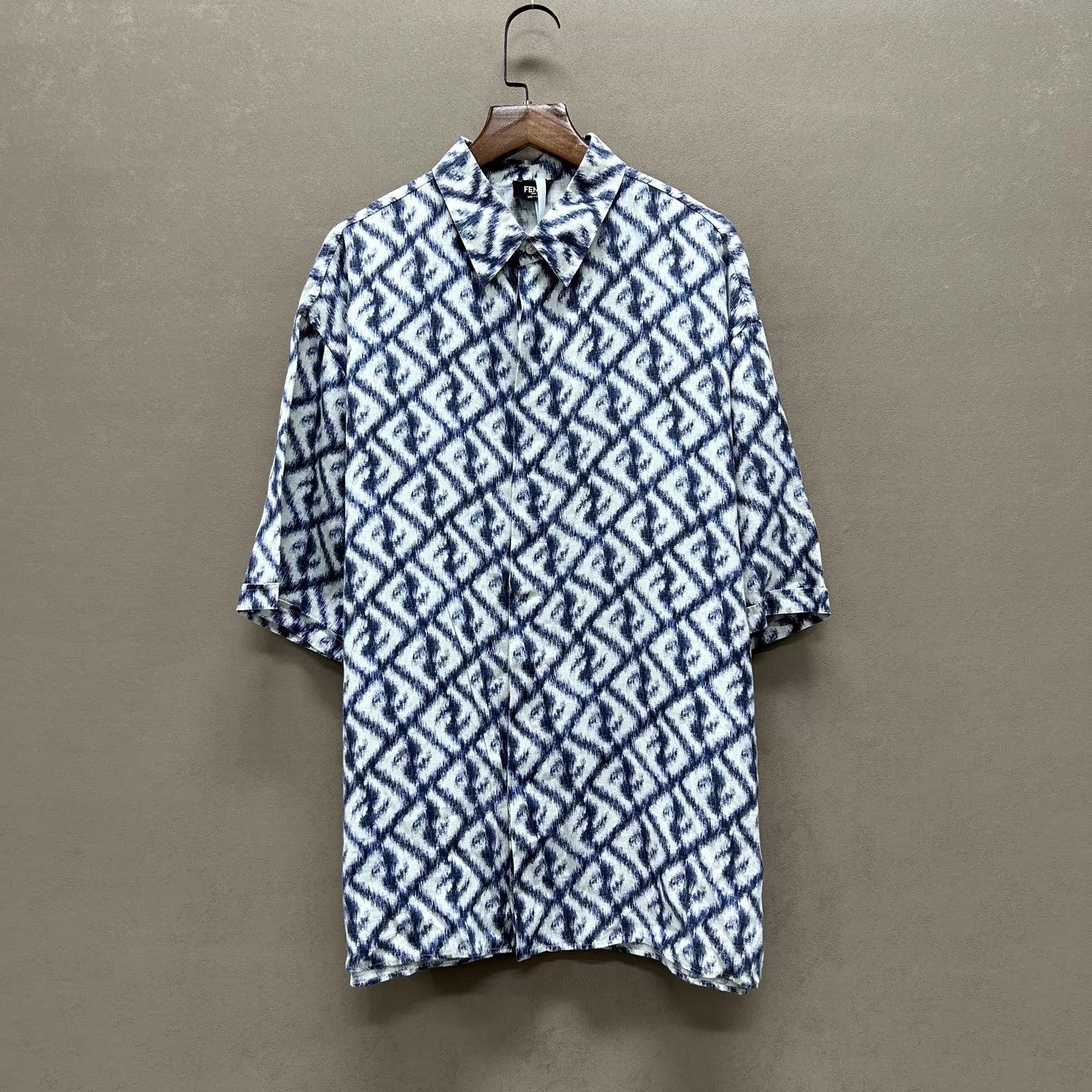Fendi Fendi New Full Logo Short Sleeve Shirt 40 Size US M / EU 48-50 / 2 - 1 Thumbnail