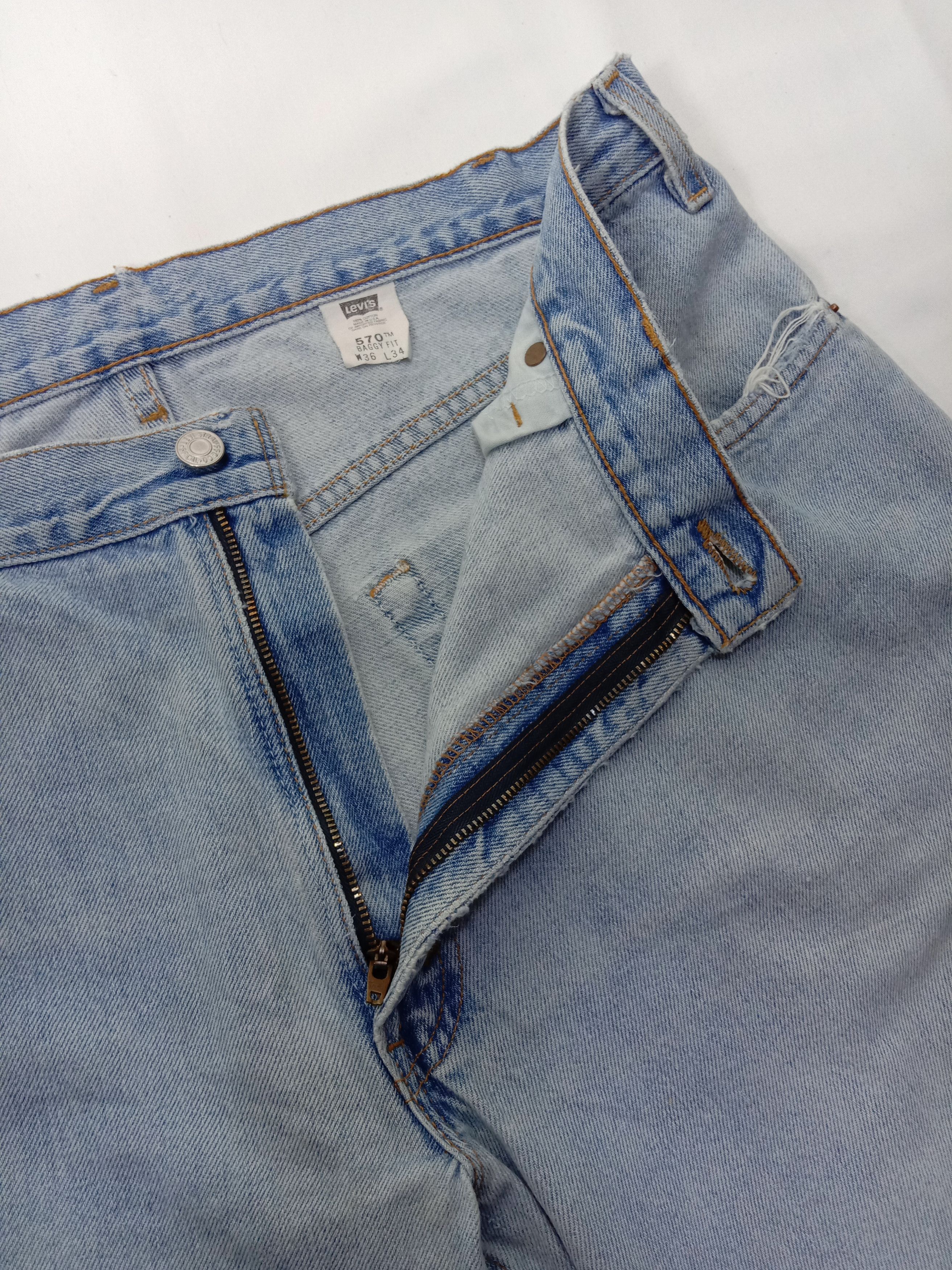 Vintage Levi's 570 Baggy Fit Jeans Light Wash Denim