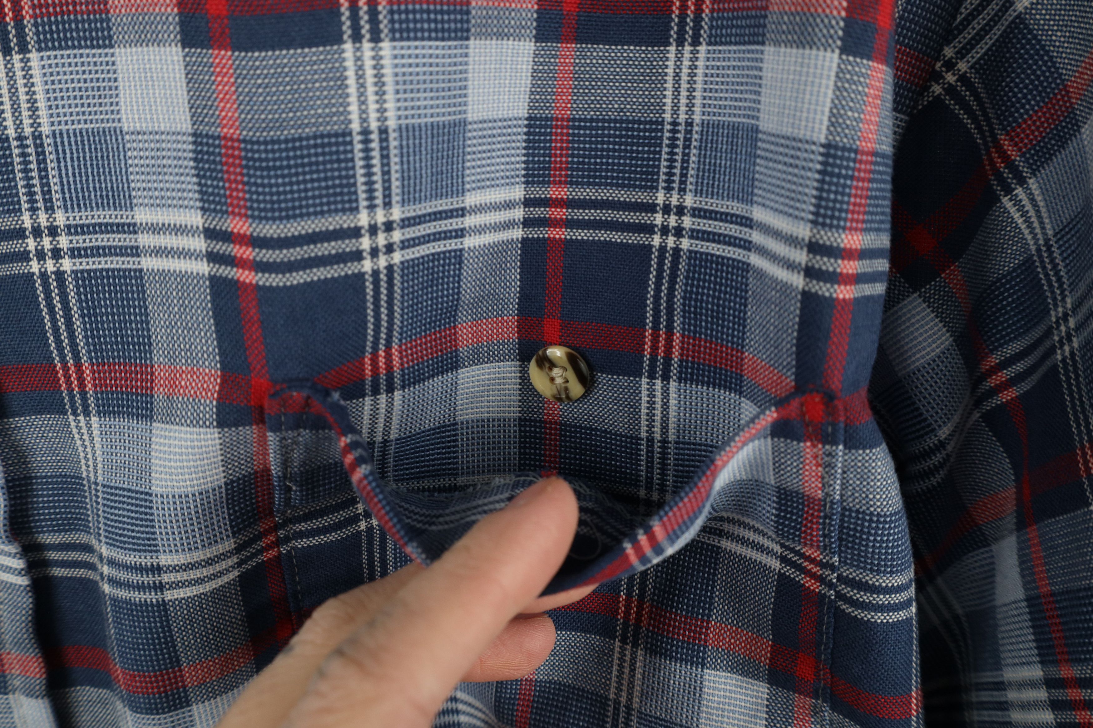 Vintage Vintage 90s Streetwear Short Sleeve Collared Button Shirt Size US XL / EU 56 / 4 - 4 Thumbnail
