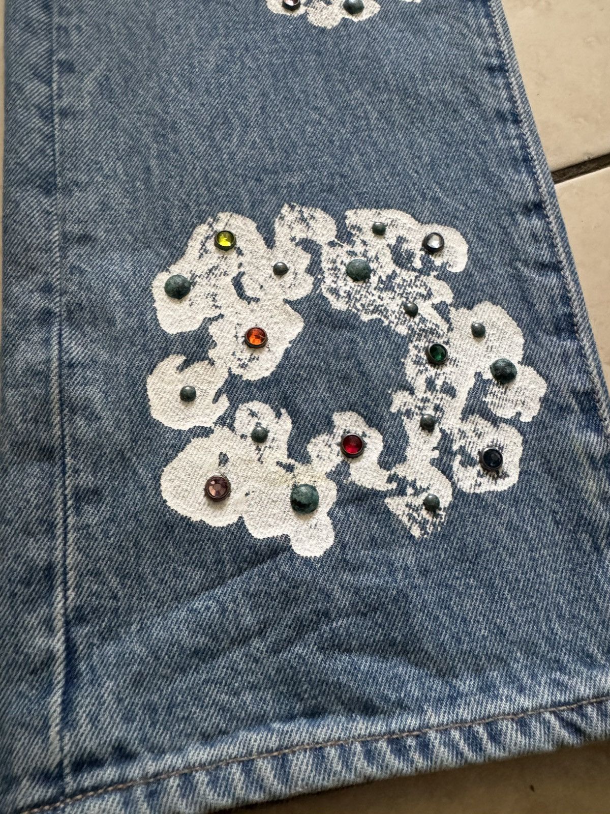 DENIM TEARS × Levi's Denim Tears x Levi's 501 Cotton Rhinestone Wreath Jeans Size US 33 - 2 Thumbnail