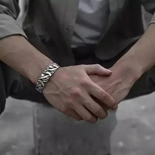 Jewelry Stone Textured Metal Bracelet in Silver, Men's