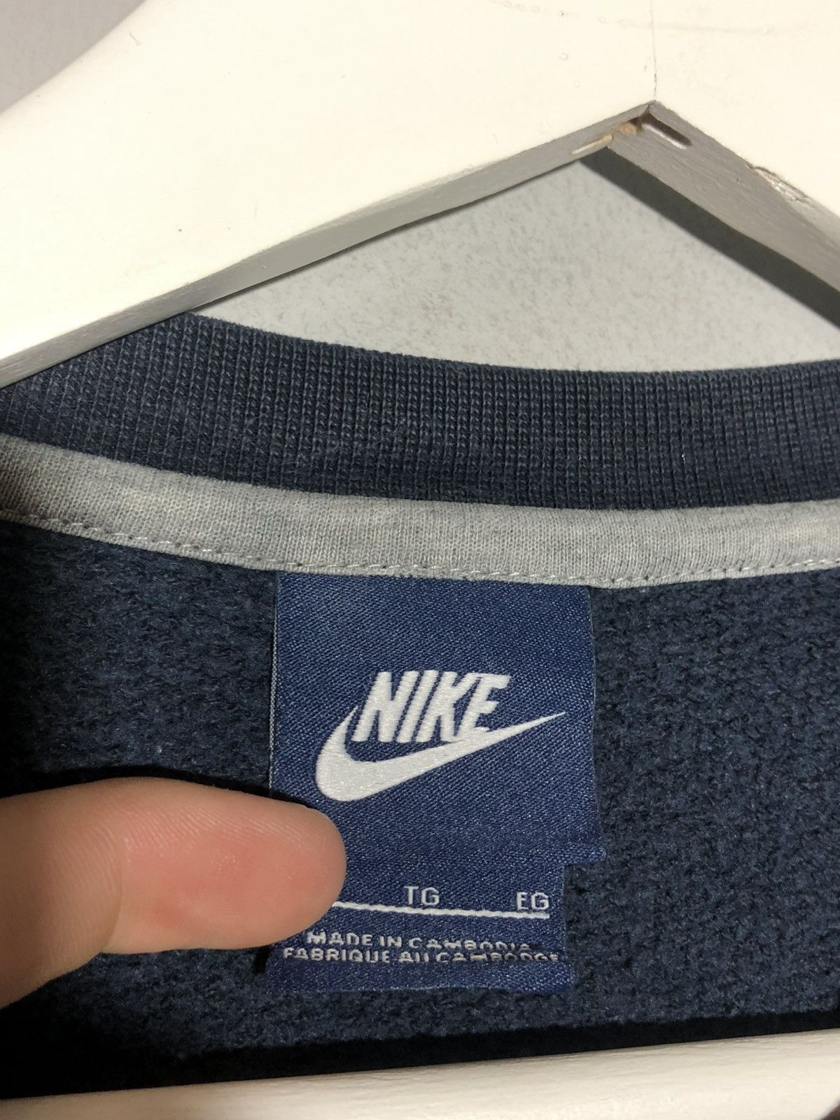 Nike 🔥 00s NIKE CREWNECK SWEATSHIRT BLACK ESSENTIALS FASHION Size US XL / EU 56 / 4 - 6 Thumbnail