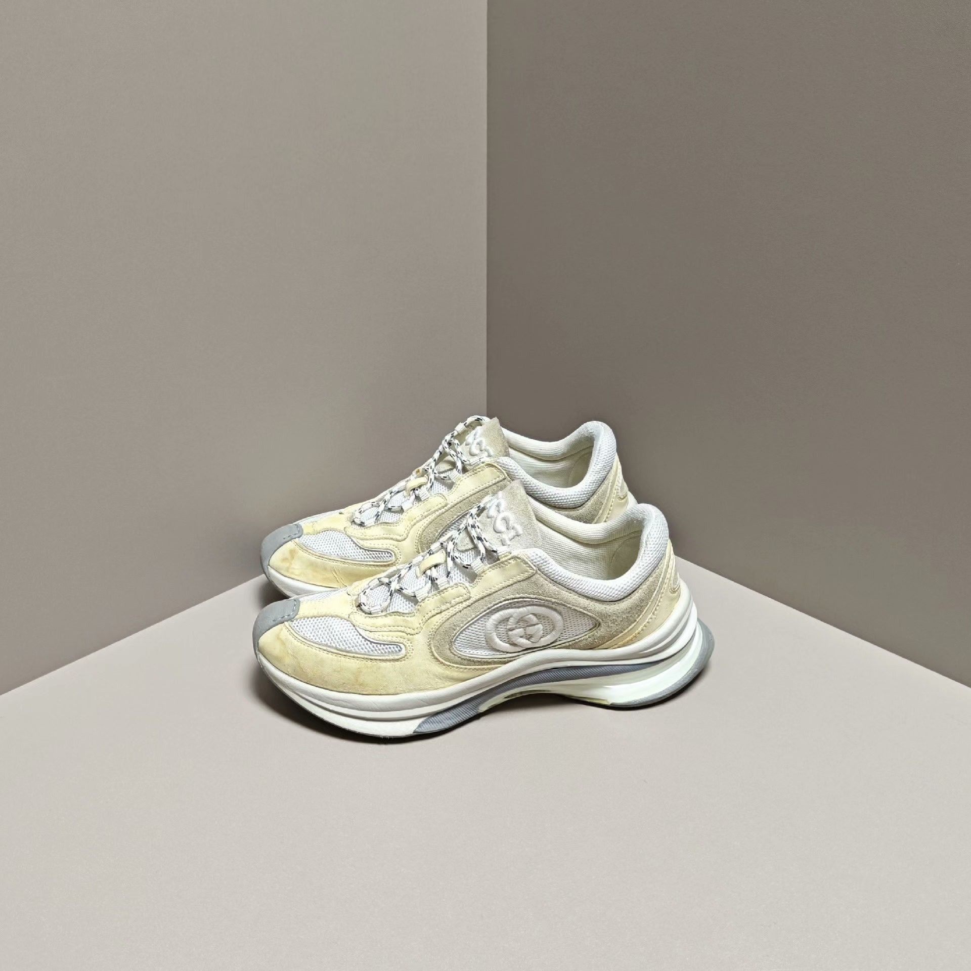 Gucci Gucci Casual Lowtop Sneakers us_8 Women Size US 8 / IT 38 - 1 Thumbnail