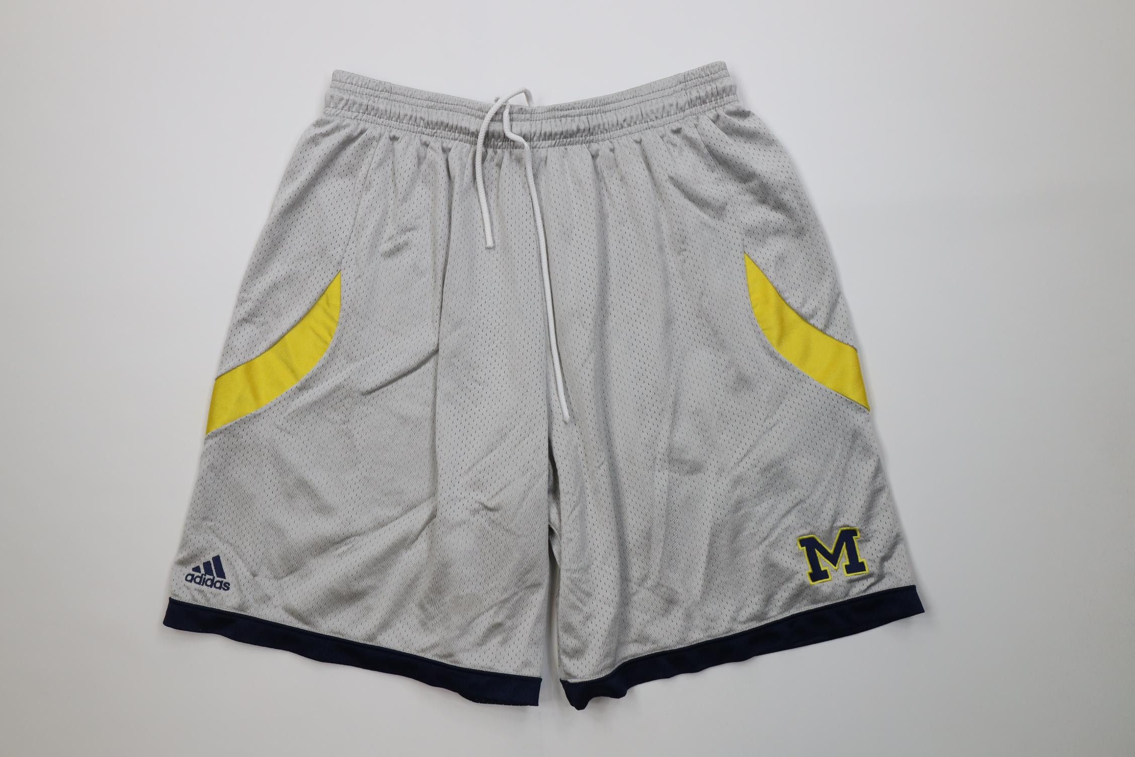 Adidas Adidas University of Michigan Basketball Shorts Silver USA Size US 36 / EU 52 - 1 Thumbnail