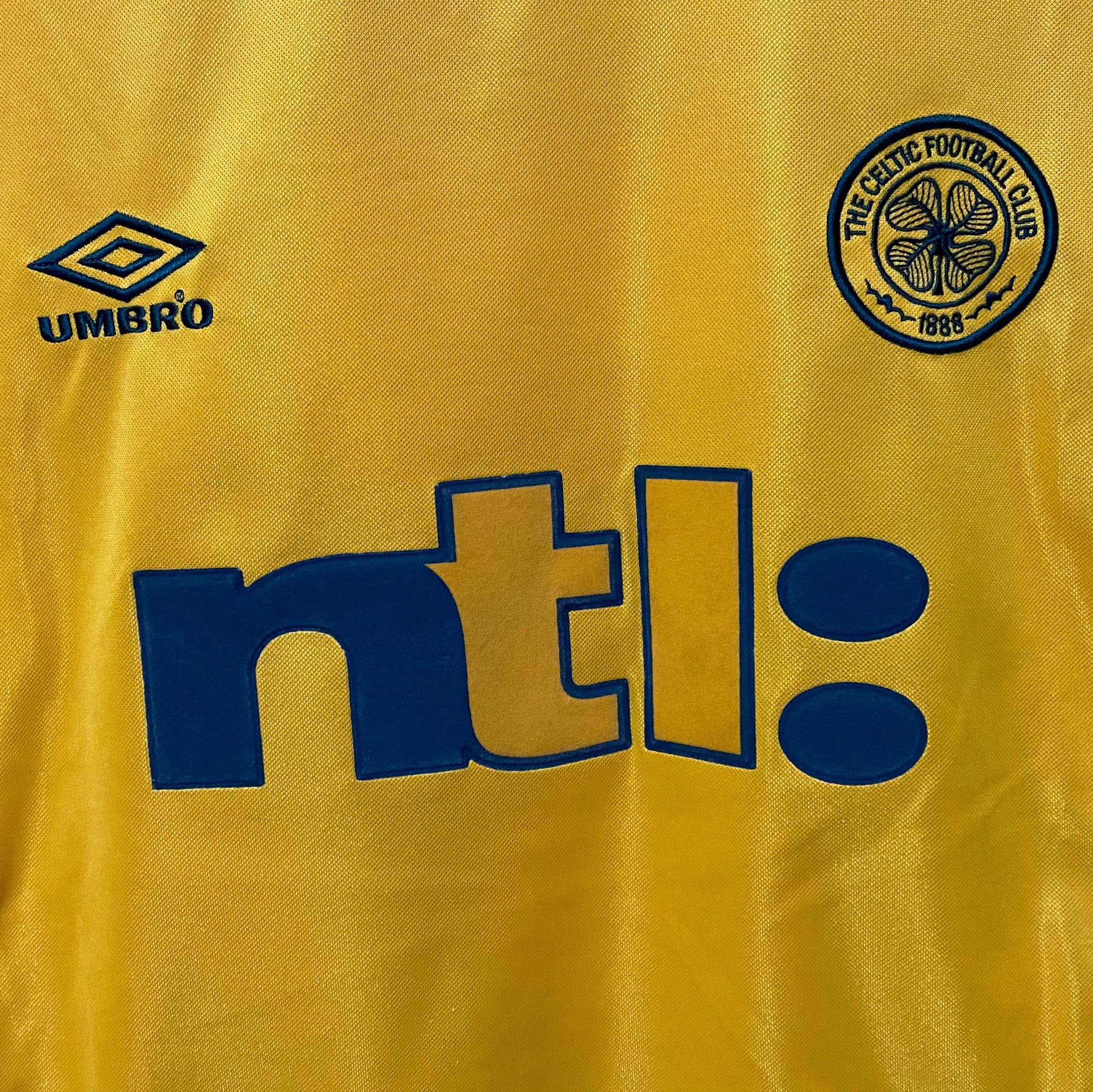 Umbro Glasgow Celtic 1999-2001 Away Jersey Henrik Larsson Size US M / EU 48-50 / 2 - 3 Thumbnail