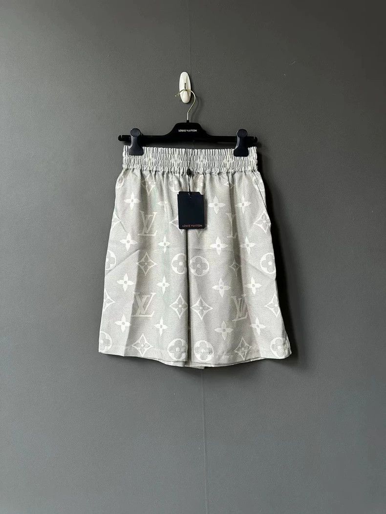 Louis Vuitton Louis Vuitton Silk full print shorts 2501-Nextarrow Size US 36 / EU 52 - 1 Thumbnail
