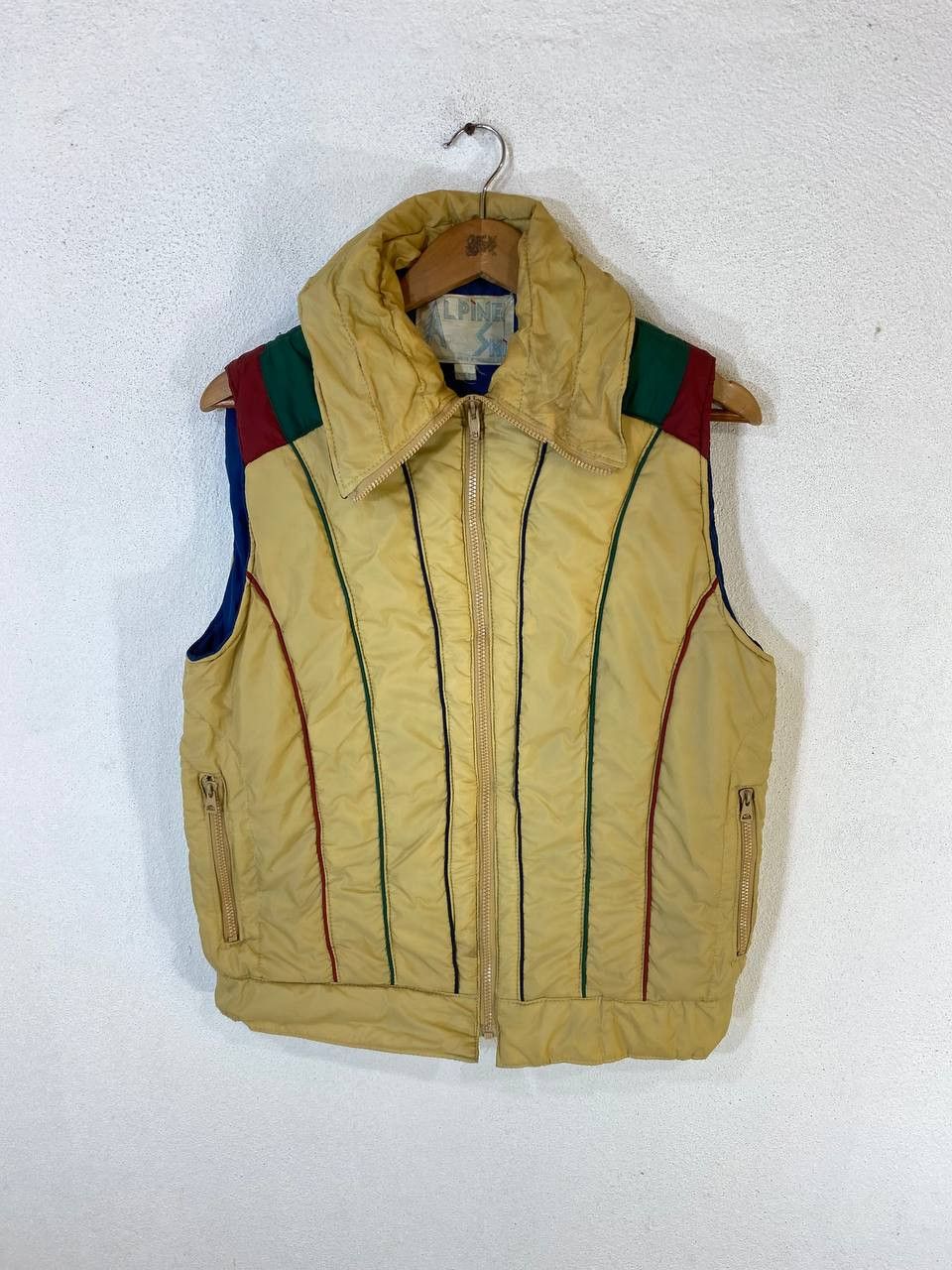 Vintage vintage alpine ski retro puffer vest nice design Size US S / EU 44-46 / 1 - 1 Thumbnail