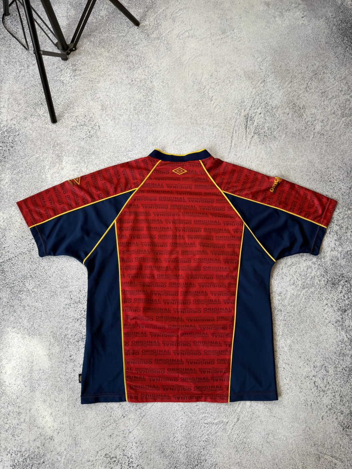 Umbro Vintage Umbro Original Training Product Shirt Mens Crew Size US XL / EU 56 / 4 - 22 Thumbnail