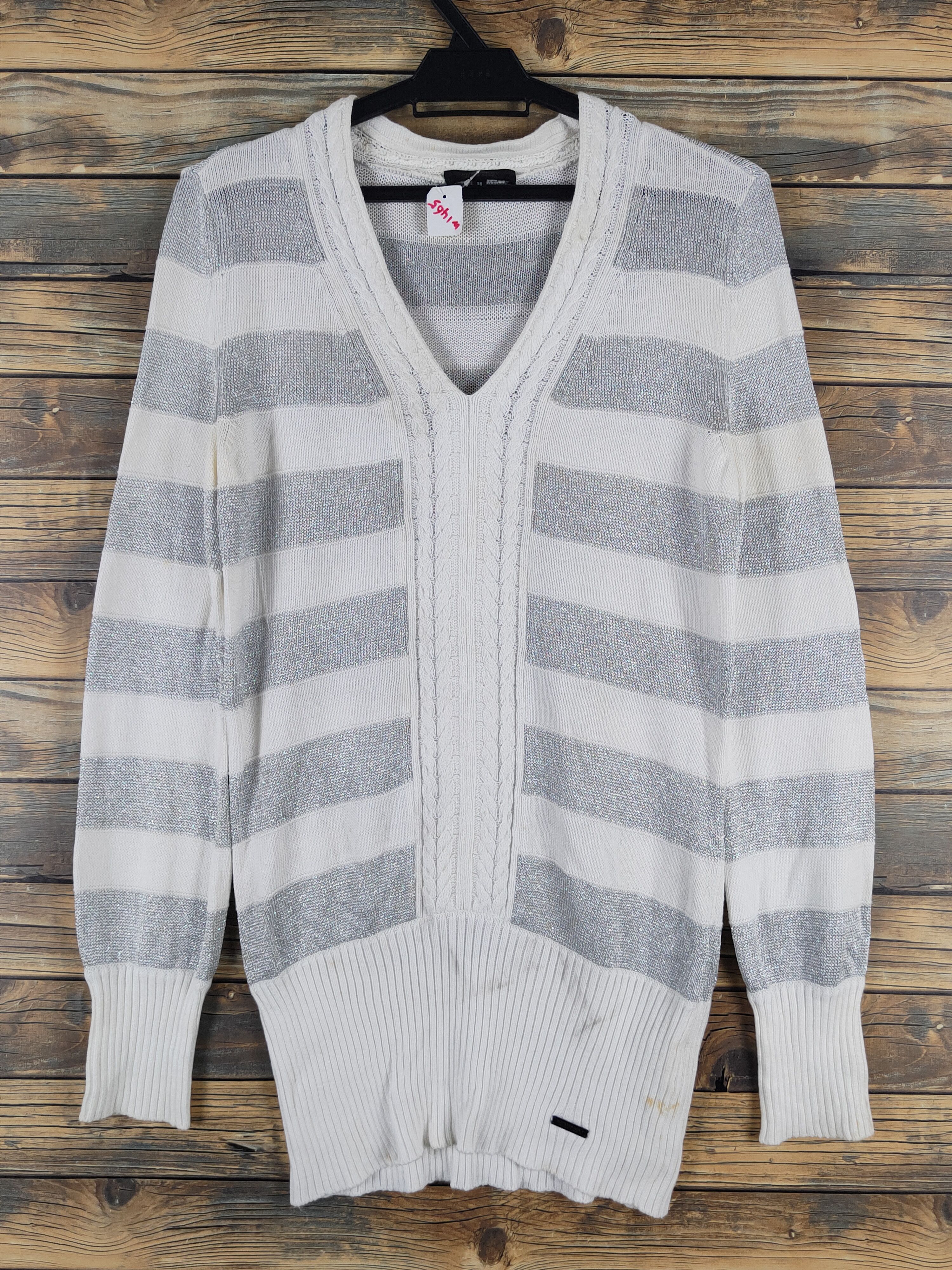 Burberry × Homespun Knitwear × Japanese Brand Burberry White Knitwear Sweatshirts #W1465 Size XS / US 0-2 / IT 36-38 - 1 Thumbnail