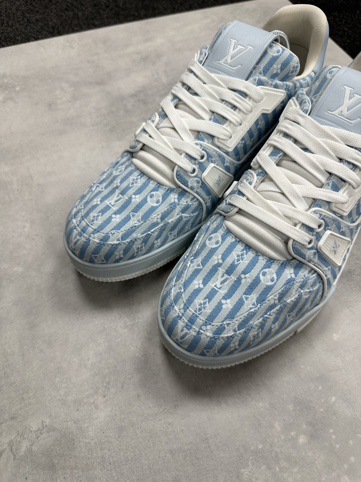 Louis Vuitton Louis Vuitton #54 LV Mini Monogram Trainer Blue LV9 Size US 10 / EU 43 - 6 Thumbnail