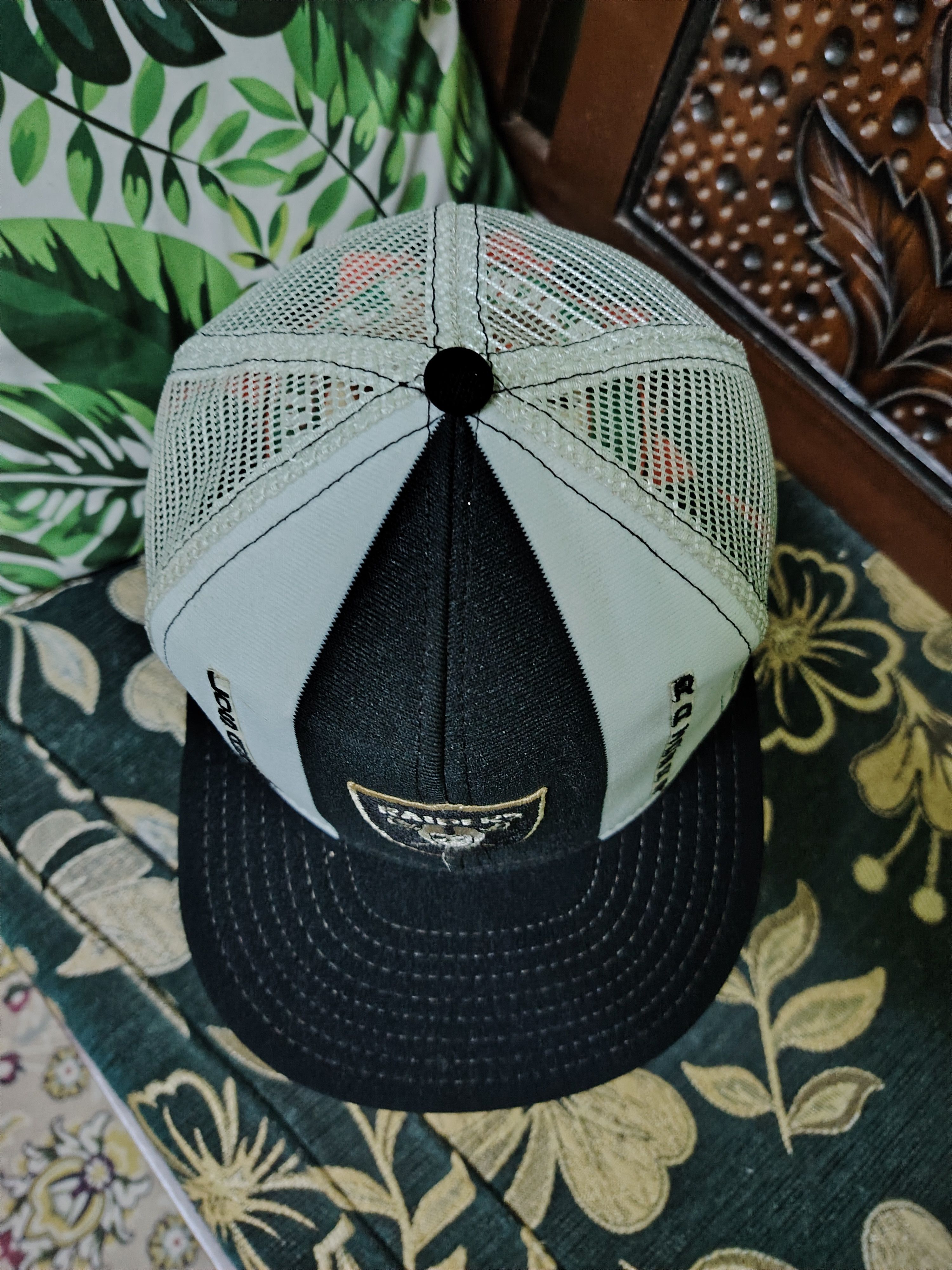 NFL × Vintage Vintage L.A. RAIDERS Trucker Cap SNAPBACK Lucky Stripes Size ONE SIZE - 2 Thumbnail