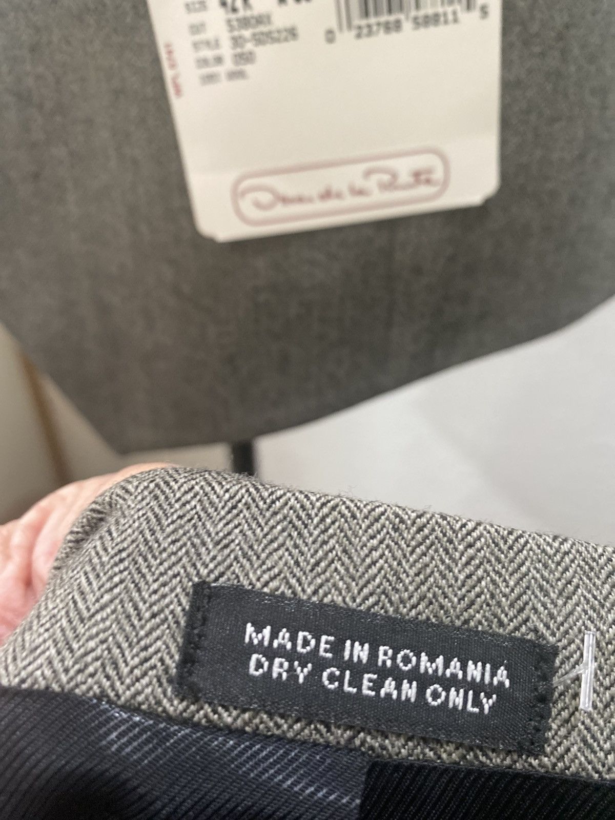 Oscar De La Renta 3 piece men’s suit 42R 36W taupe brown wool NWT Size 42R - 6 Thumbnail