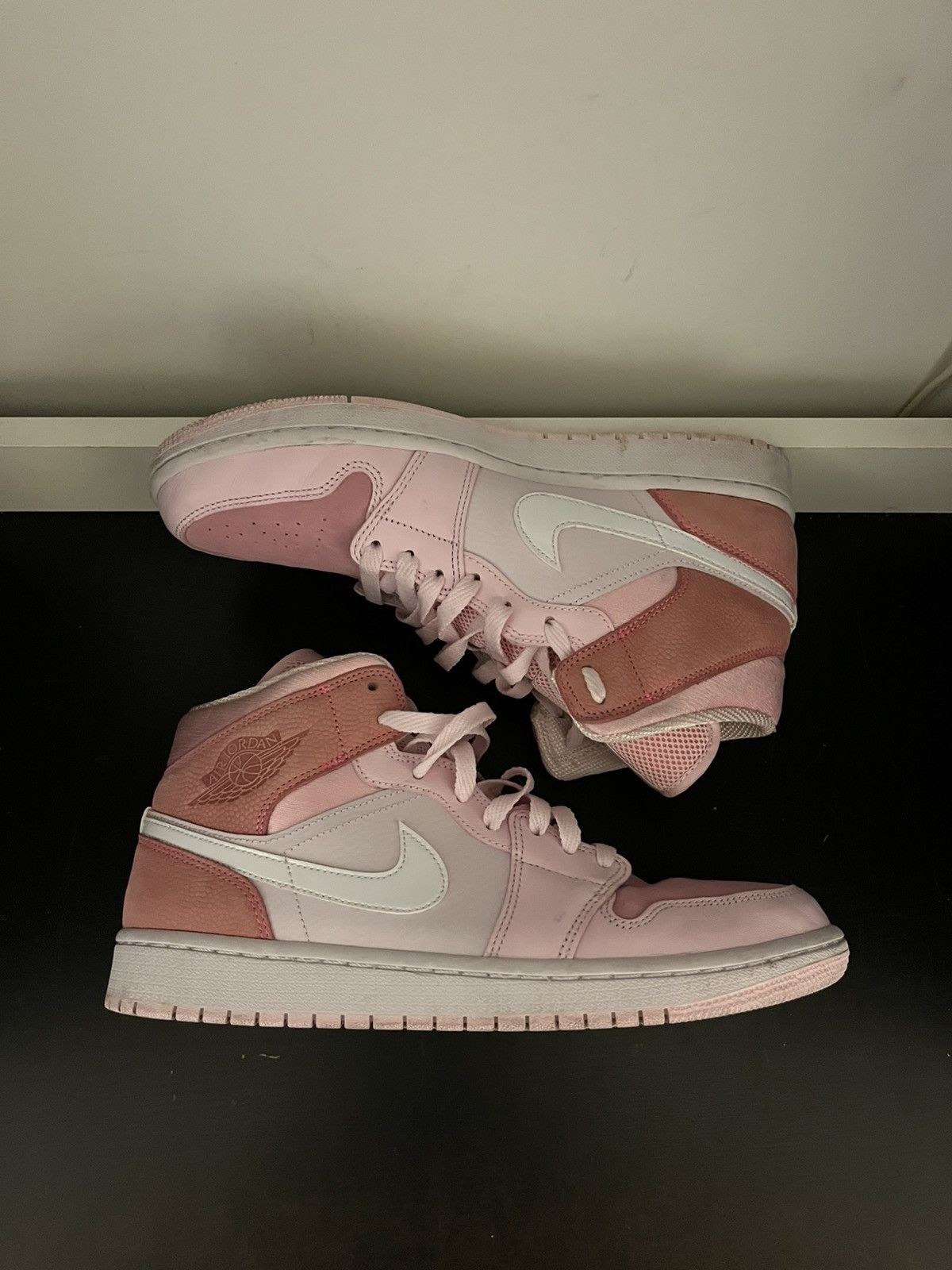 Jordan Brand Air Jordan 1 Mid Digital Pink Women’s 10.5 CW5379-600 Size US 10.5 / IT 40.5 - 3 Thumbnail
