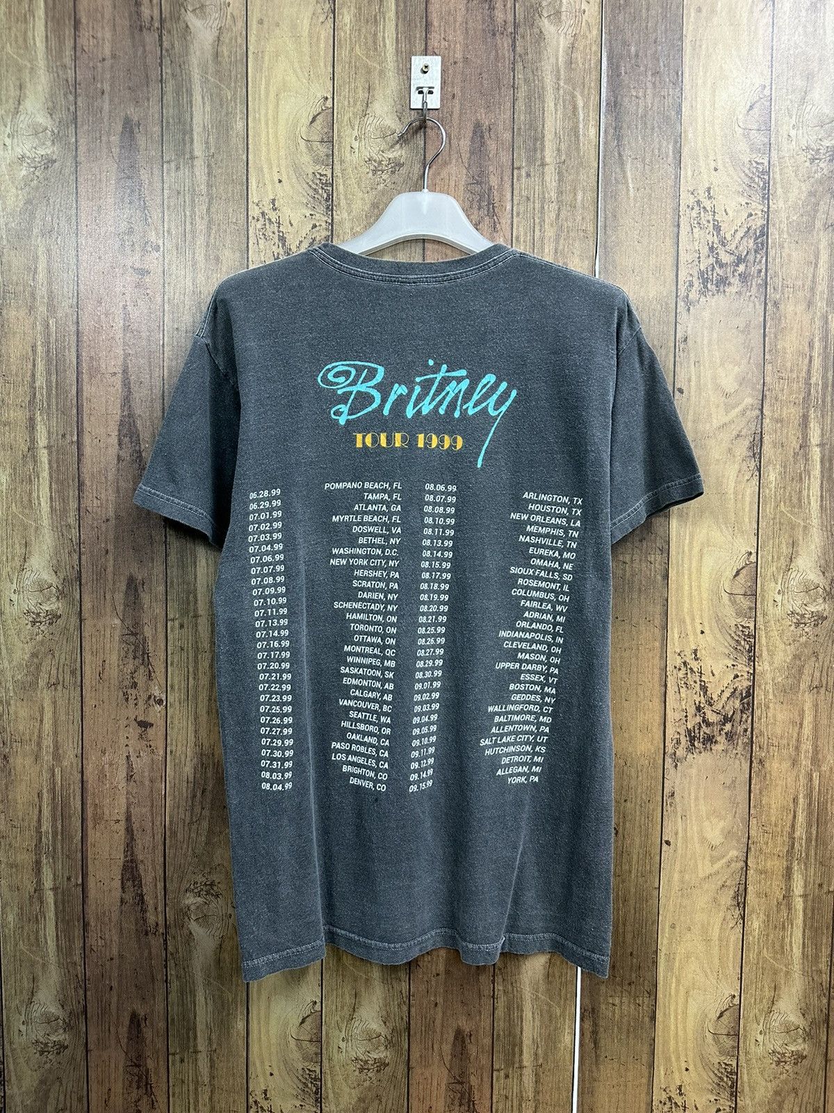 Band Tees Britney Spears Tour 1999 Underlicense Tee A549 Size US S / EU 44-46 / 1 - 3 Thumbnail