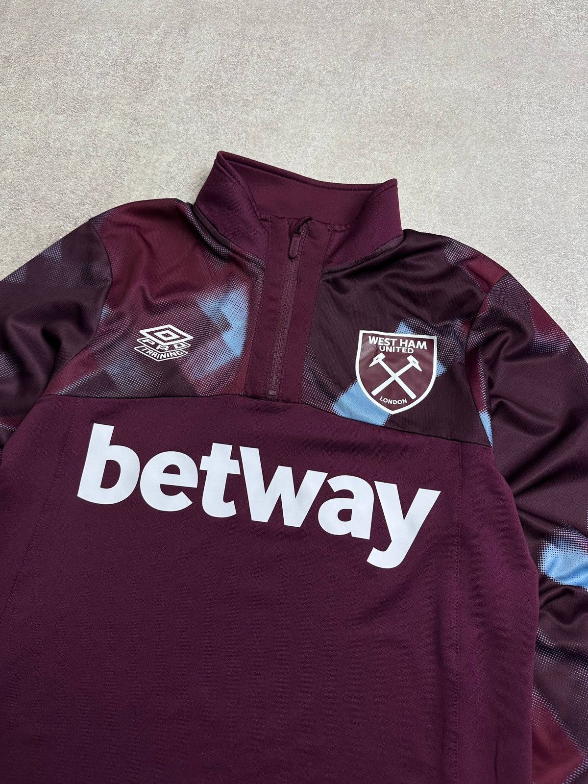 Umbro West Ham United Full Zip Football Jacket Umbro Soccer Sz S Size US S / EU 44-46 / 1 - 3 Thumbnail