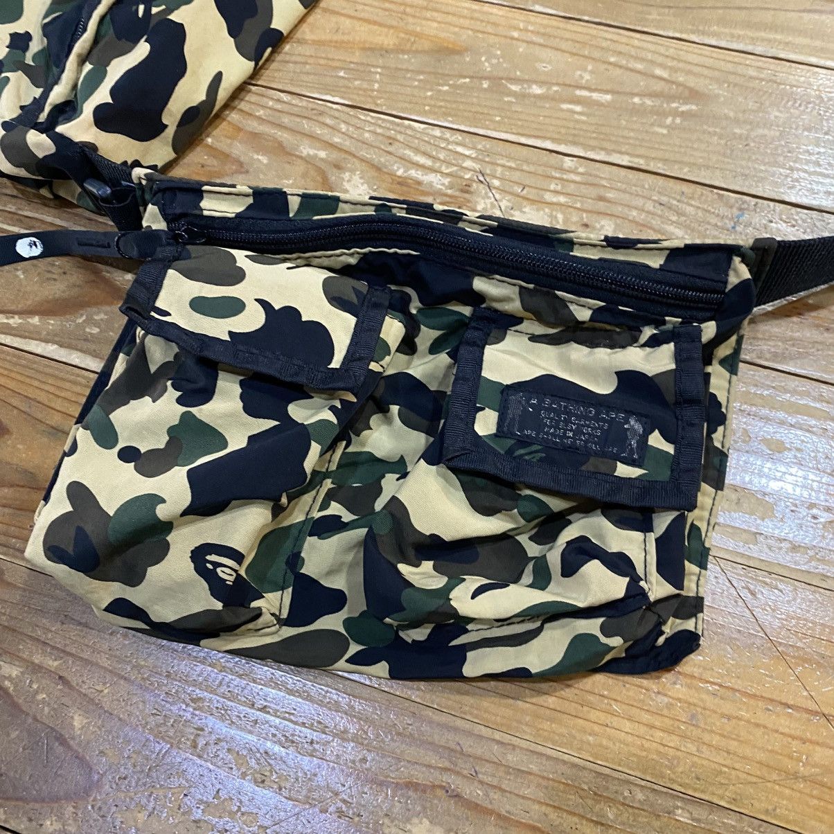 Bape RARE OG Bape 1st camo triple shoulder bag Size ONE SIZE - 5 Thumbnail